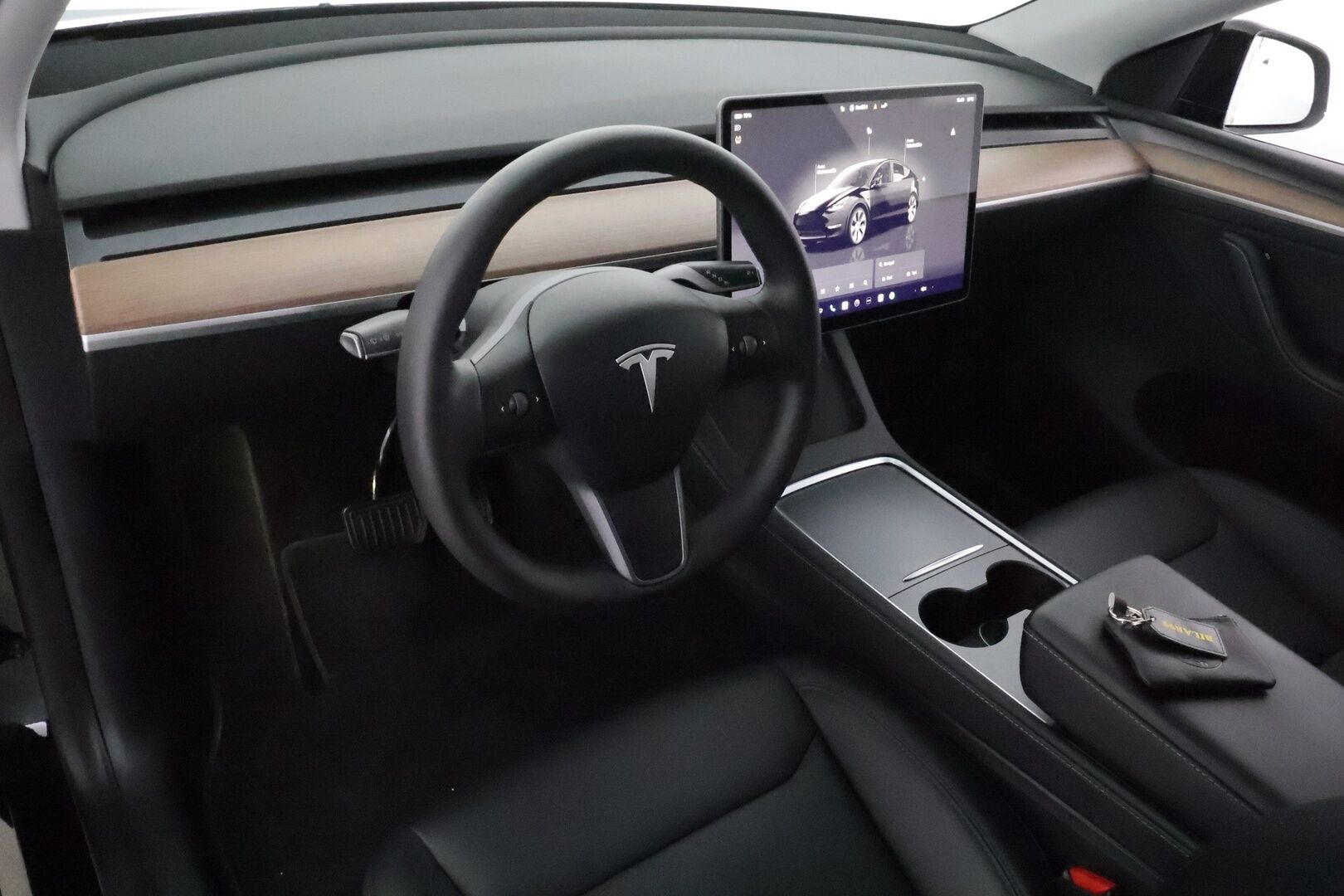 Tesla Model Y 2023 Tesla Model Y Long range Dual motor *Vetokoukku / Lämpöpumppu / AMD Ryzen / Matrix LED / Lasikatto / P.kamera*
