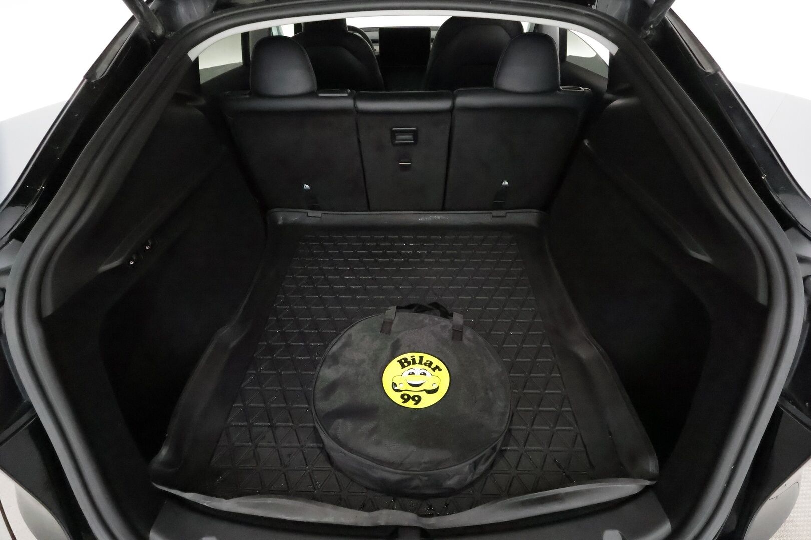 Tesla Model Y 2023 Long range Dual motor *Vetokoukku / Lämpöpumppu / AMD Ryzen / Matrix LED / Lasikatto / P.kamera* - KATSO KAMPANJAHINTA! / SoH 94,5% / Kahdet Laturit / Lämpöpumpullinen - Osta nyt, maksa vasta ensi vuonna