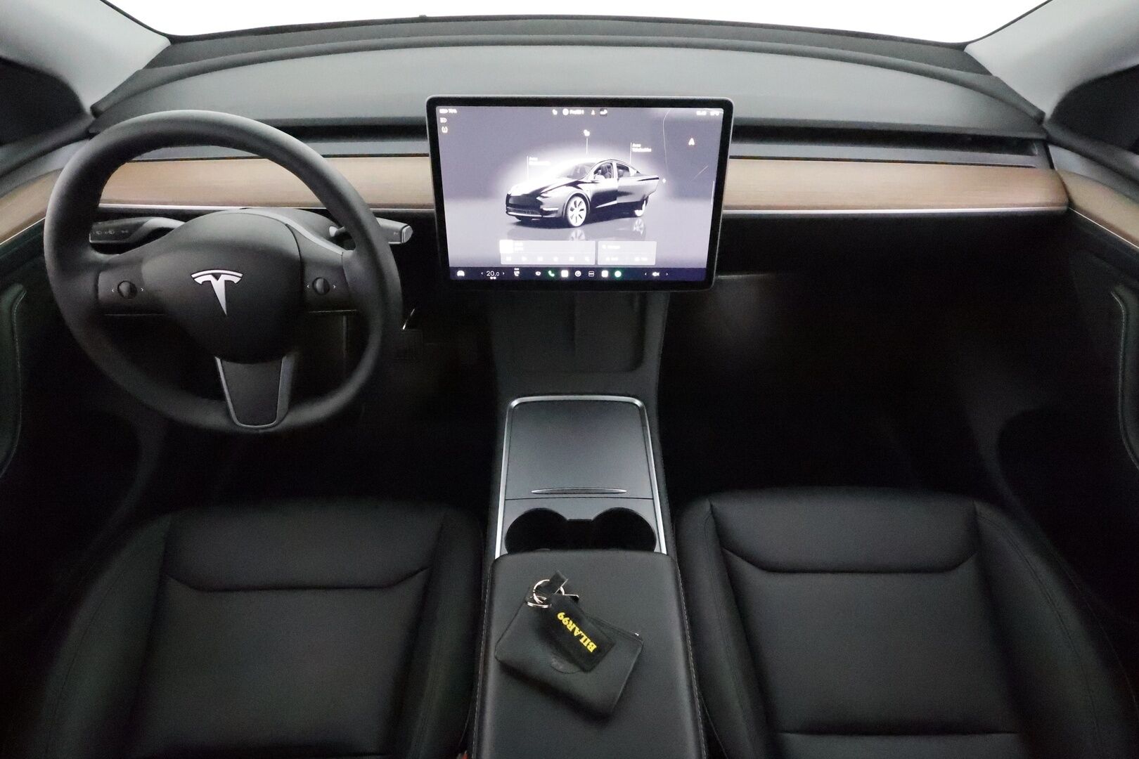 Tesla Model Y 2023 Tesla Model Y Long range Dual motor *Vetokoukku / Lämpöpumppu / AMD Ryzen / Matrix LED / Lasikatto / P.kamera*