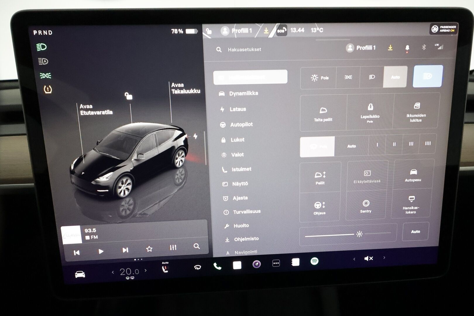 Tesla Model Y 2023 Tesla Model Y Long range Dual motor *Vetokoukku / Lämpöpumppu / AMD Ryzen / Matrix LED / Lasikatto / P.kamera*
