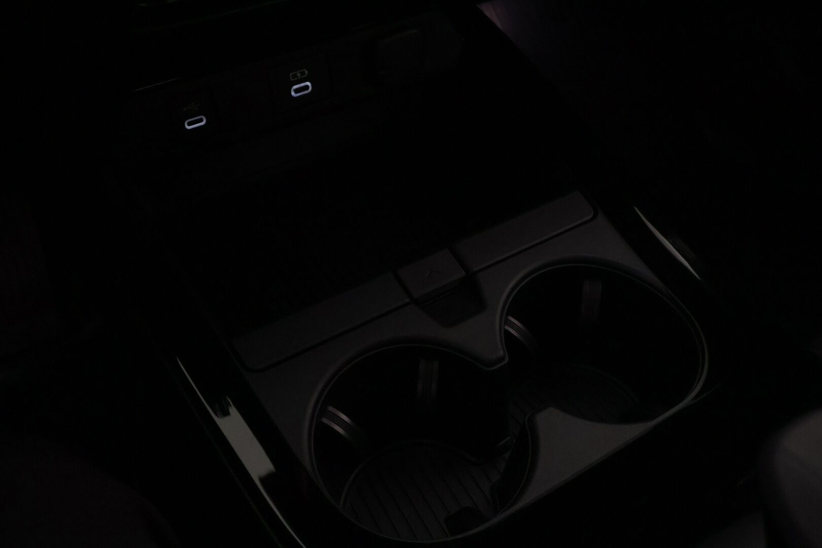 Toyota Prius Plug-in 2023 Hybrid Style ** Juuri tullut! / Digipeili / Adapt.vakkari / 2x Toyotan vanteet / LED / Sähköpenkki / Navi / P.kamera ** - Upea Suomi-auto kaksilla vanteilla ja hyvillä varusteilla! - HULLUT AVAJAISHULINAT KORKOTARJOUS 3,29 %