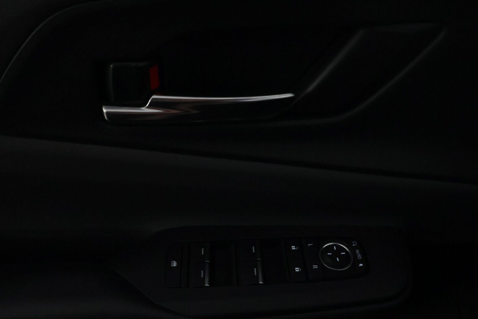 Toyota PRIUS 2023 Plug-In Hybrid Style - Digipeili / Adapt.vakkari / 2x Toyotan vanteet / LED / Sähköpenkki / Navi / P.kamera / Suomi-auto