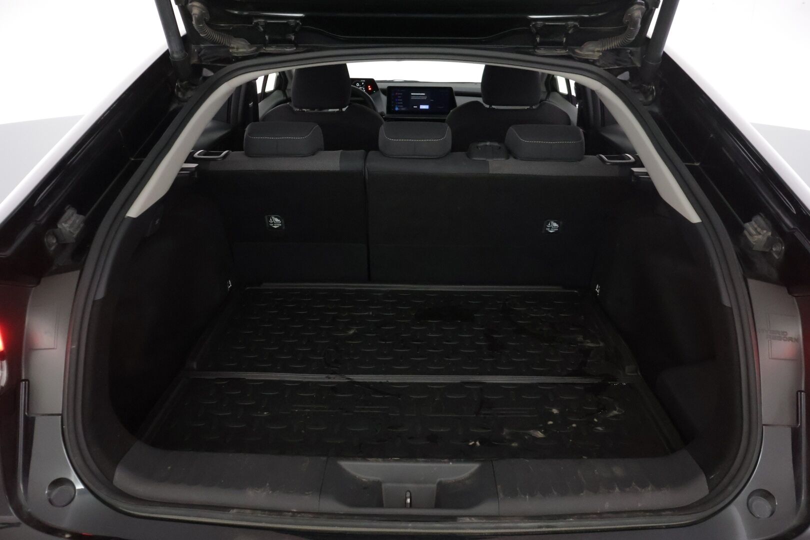 Toyota Prius Plug-in 2023 Hybrid Style ** Juuri tullut! / Digipeili / Adapt.vakkari / 2x Toyotan vanteet / LED / Sähköpenkki / Navi / P.kamera ** - Upea Suomi-auto kaksilla vanteilla ja hyvillä varusteilla! - HULLUT AVAJAISHULINAT KORKOTARJOUS 3,29 %