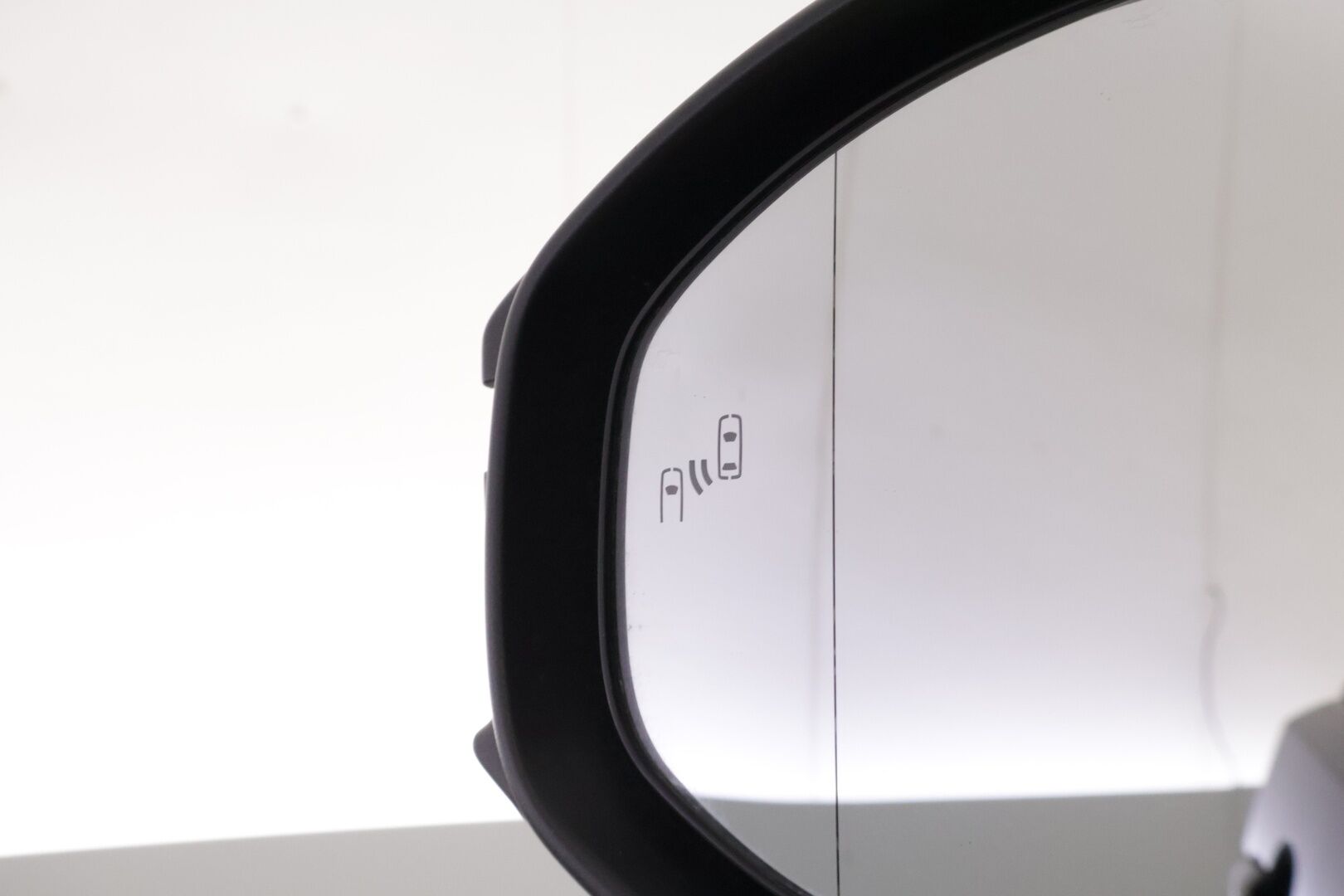 Toyota Prius Plug-in 2023 Hybrid Style ** Juuri tullut! / Digipeili / Adapt.vakkari / 2x Toyotan vanteet / LED / Sähköpenkki / Navi / P.kamera ** - Upea Suomi-auto kaksilla vanteilla ja hyvillä varusteilla! - HULLUT AVAJAISHULINAT KORKOTARJOUS 3,29 %