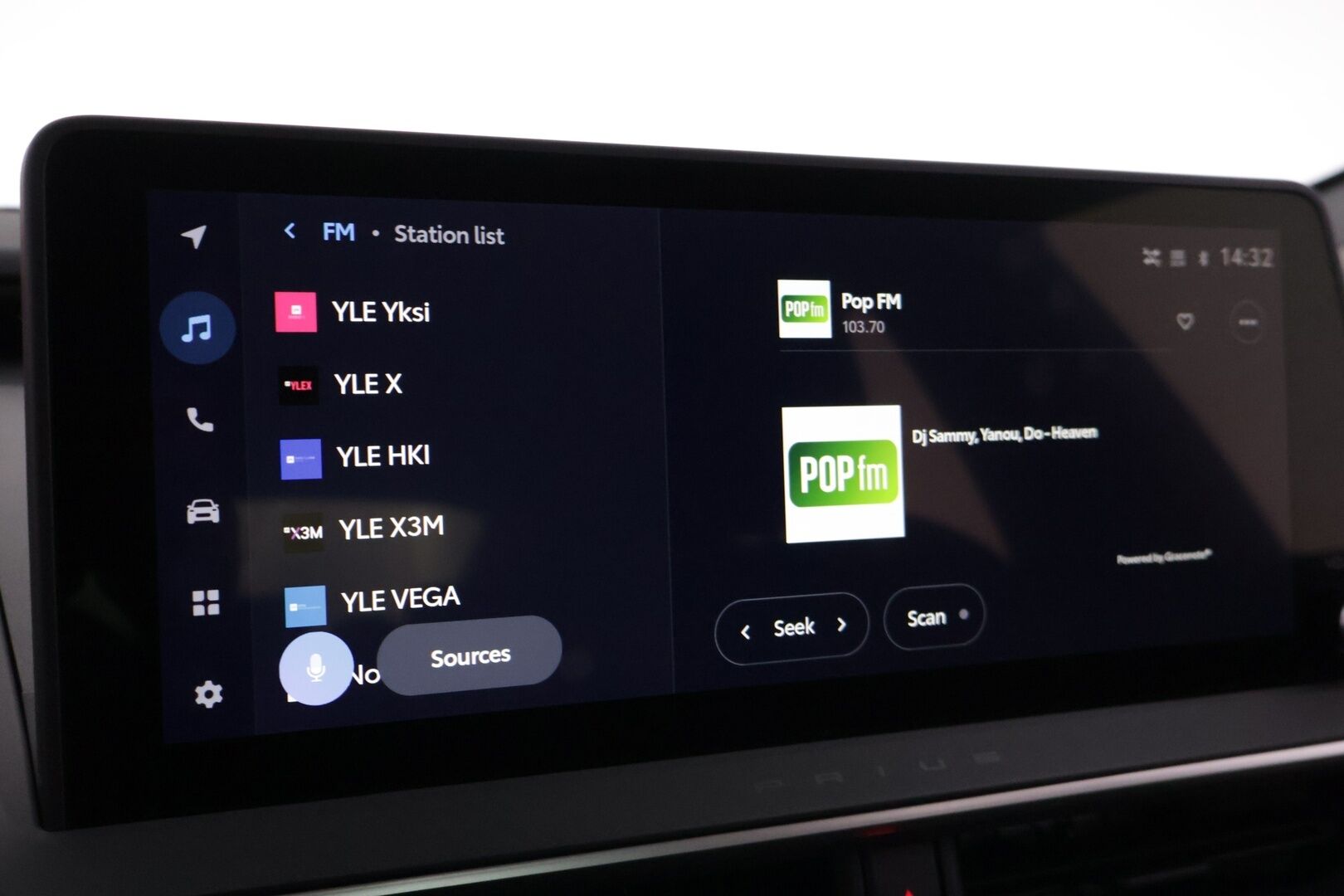 Toyota Prius Plug-in 2023 Hybrid Style ** Juuri tullut! / Digipeili / Adapt.vakkari / 2x Toyotan vanteet / LED / Sähköpenkki / Navi / P.kamera ** - Upea Suomi-auto kaksilla vanteilla ja hyvillä varusteilla! - HULLUT AVAJAISHULINAT KORKOTARJOUS 3,29 %