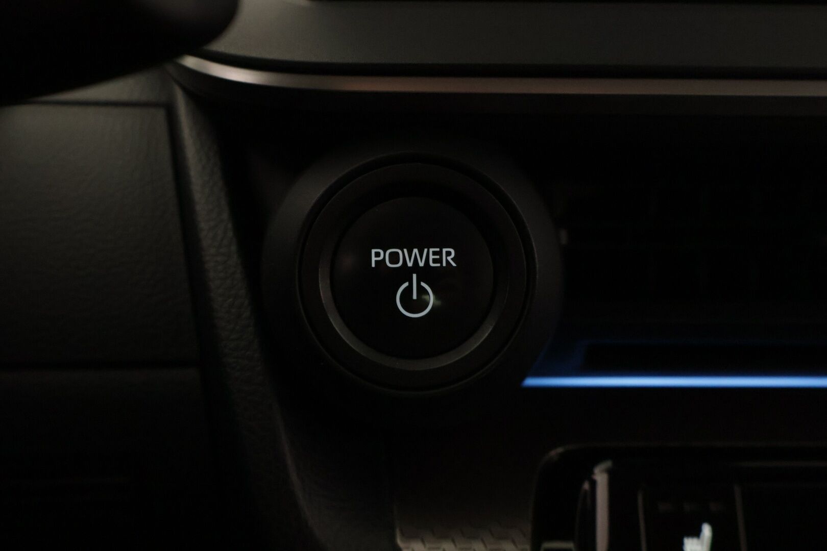 Toyota PRIUS 2023 Plug-In Hybrid Style - Digipeili / Adapt.vakkari / 2x Toyotan vanteet / LED / Sähköpenkki / Navi / P.kamera / Suomi-auto