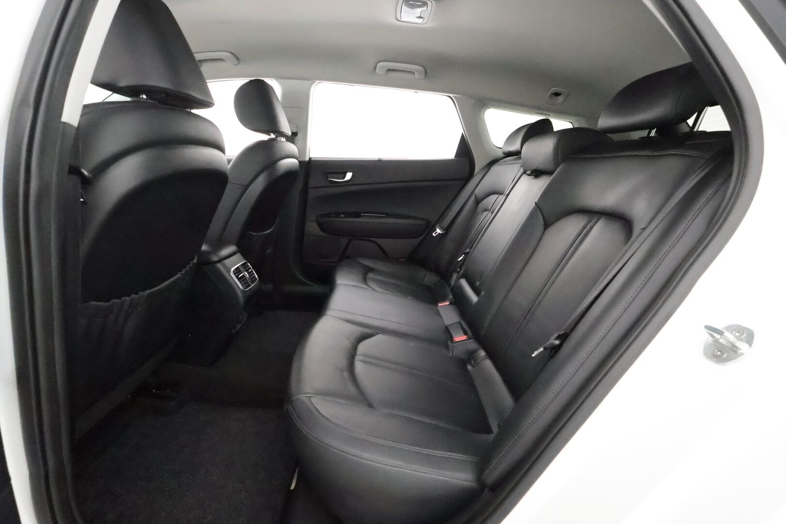 Kia Optima 2020 2,0 GDI PHEV Business Luxury SW A/T **H&K / Koukku / Adapt. vakkari / Lohko / Ilmastoidut penkit /  Keyless / P.kamera / Apple&Android** - Merkkihuollettu / 