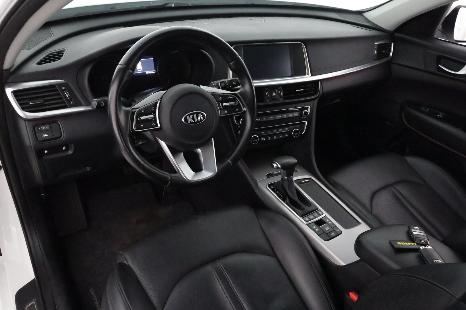 Kia Optima 2020 2,0 GDI PHEV Business Luxury SW A/T **H&K / Koukku / Adapt. vakkari / Lohko / Ilmastoidut penkit /  Keyless / P.kamera / Apple&Android** - Merkkihuollettu / 
