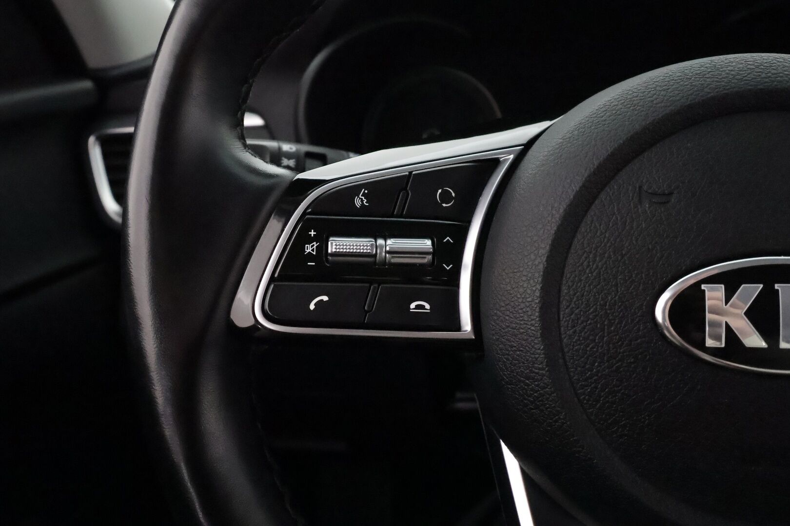Kia Optima 2020 2,0 GDI PHEV Business Luxury SW A/T **H&K / Koukku / Adapt. vakkari / Lohko / Ilmastoidut penkit /  Keyless / P.kamera / Apple&Android** - Merkkihuollettu / 