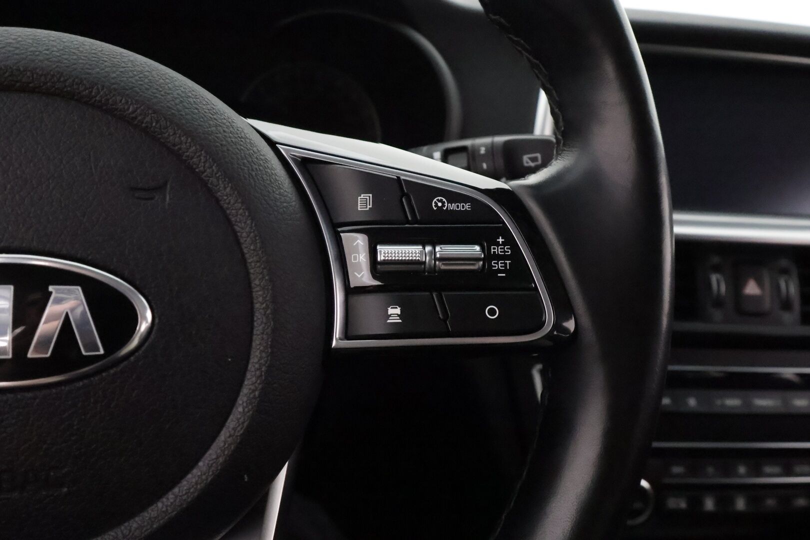 Kia Optima 2020 2,0 GDI PHEV Business Luxury SW A/T **H&K / Koukku / Adapt. vakkari / Lohko / Ilmastoidut penkit /  Keyless / P.kamera / Apple&Android** - Merkkihuollettu / 