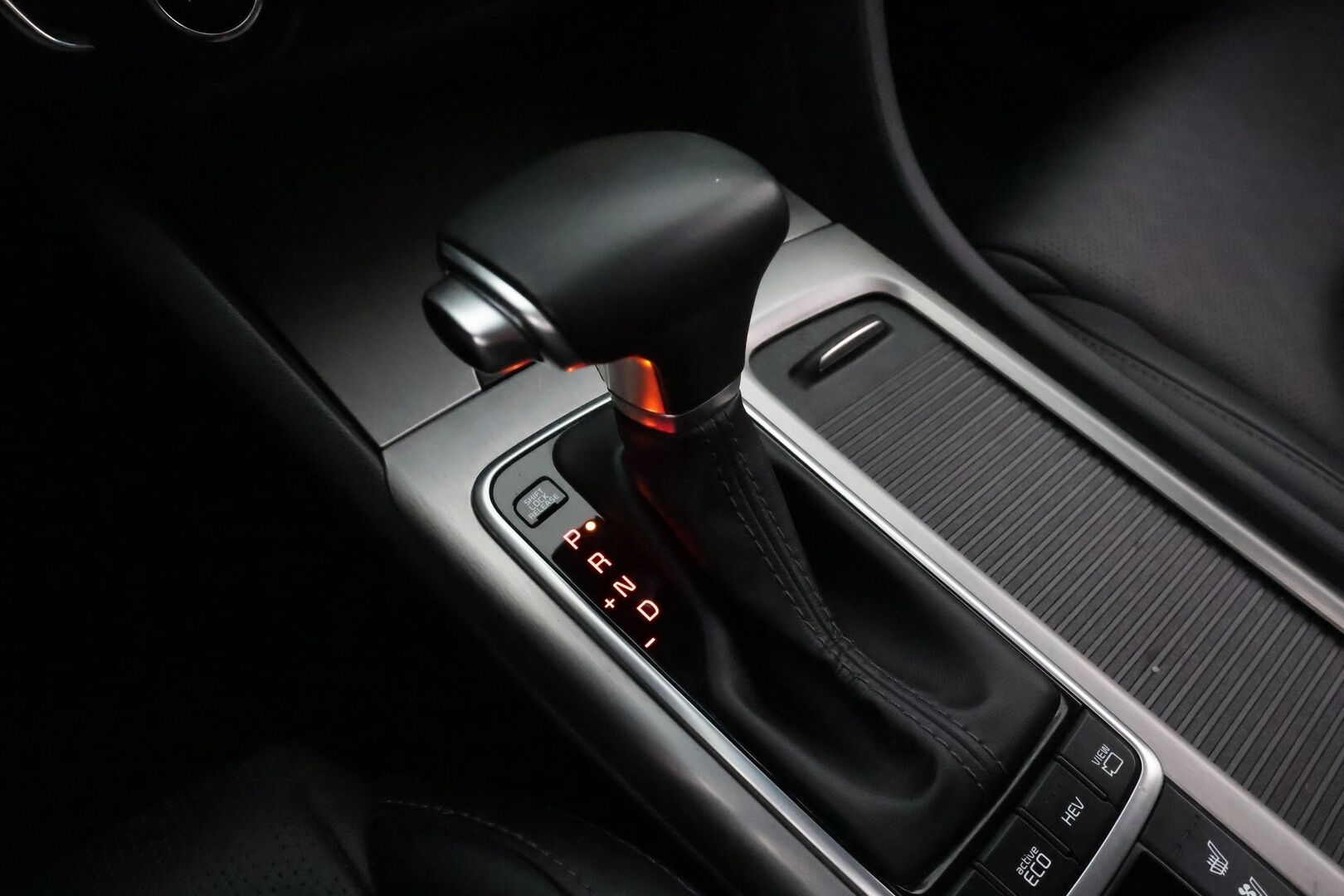 Kia Optima 2020 2,0 GDI PHEV Business Luxury SW A/T **H&K / Koukku / Adapt. vakkari / Lohko / Ilmastoidut penkit /  Keyless / P.kamera / Apple&Android** - Merkkihuollettu / 