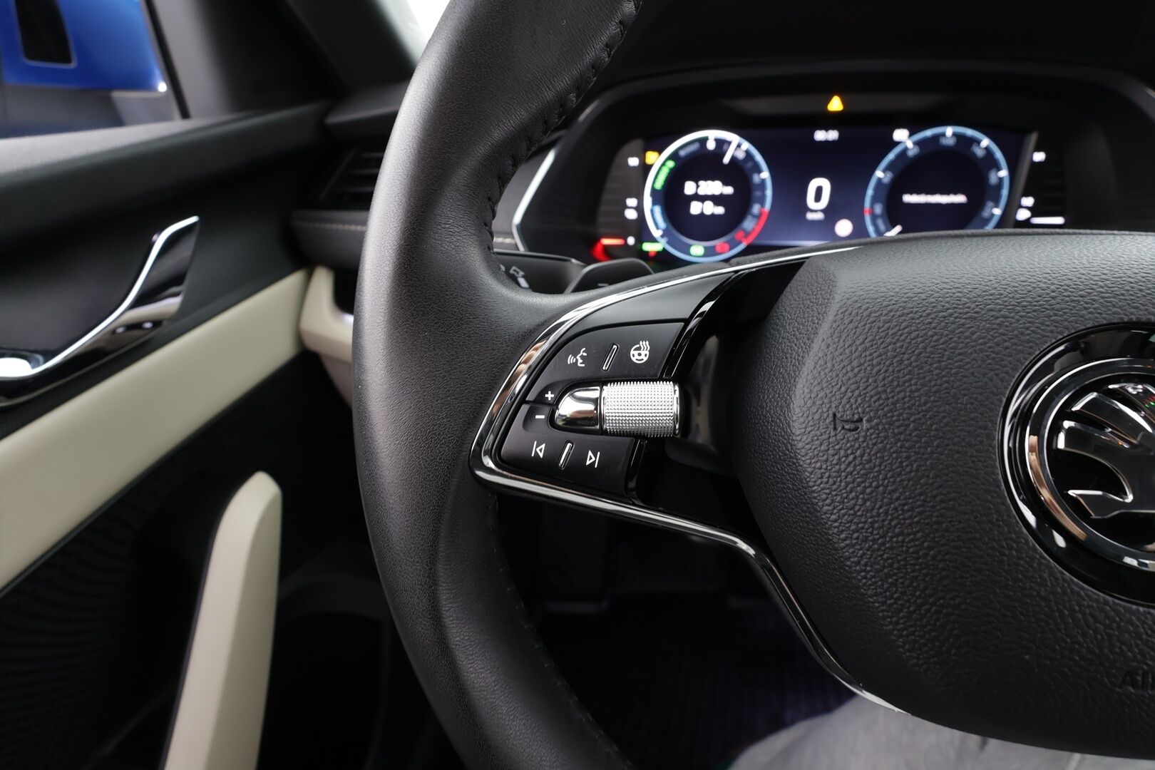 Skoda Octavia 2024 Combi 1.4 TSI PHEV Style iV DSG * ACC / P.kamera / Matrix LED / Koukku / Webasto / Navi / KeylessGo / Sähköluukku * - 1.Om Suomi-auto / Kahdet renkaat aluvanteilla / Merkkihuollettu / Parhaalla varustelutasolla!