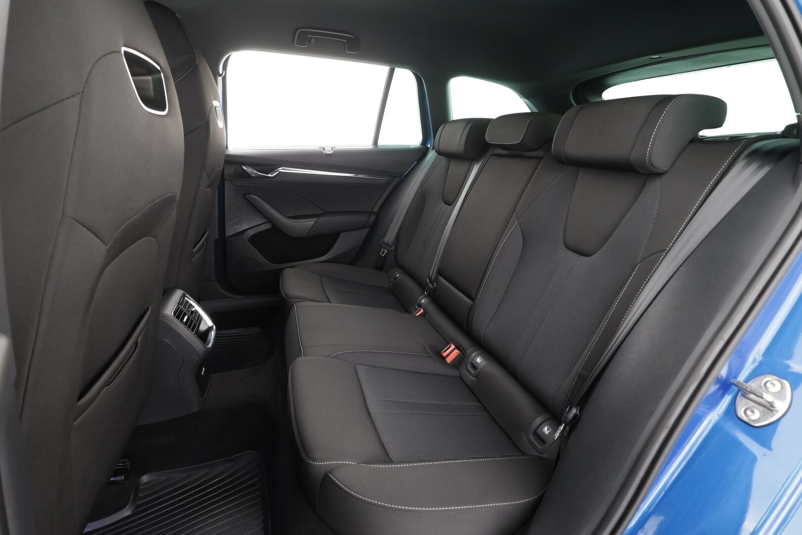 Skoda Octavia 2024 Combi 1.4 TSI PHEV Style iV DSG * ACC / Matrix-LED / P.kamera / Navi / Kaistavahti / Koukku / Keyless * - KATSO MIHIN POIKKEUSHINTAAN! / 1-om Suomi-auto / 2x Latauskaapelit / Kahdet renkaat / Alv / Soh 93,9% - HULLUT AVAJAISHULINAT KORKOTARJOUS 3,29 %