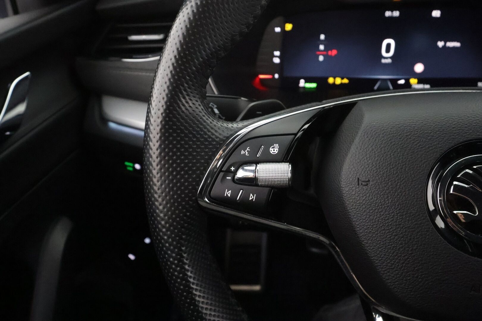 Skoda Octavia 2024 Combi 1.4 TSI PHEV Style iV DSG * ACC / Matrix-LED / P.kamera / Navi / Kaistavahti / Koukku / Keyless * - KATSO POIKKEUSHINTA! / 1-om Suomi-auto / 2x Latauskaapelit / Kahdet renkaat / Alv