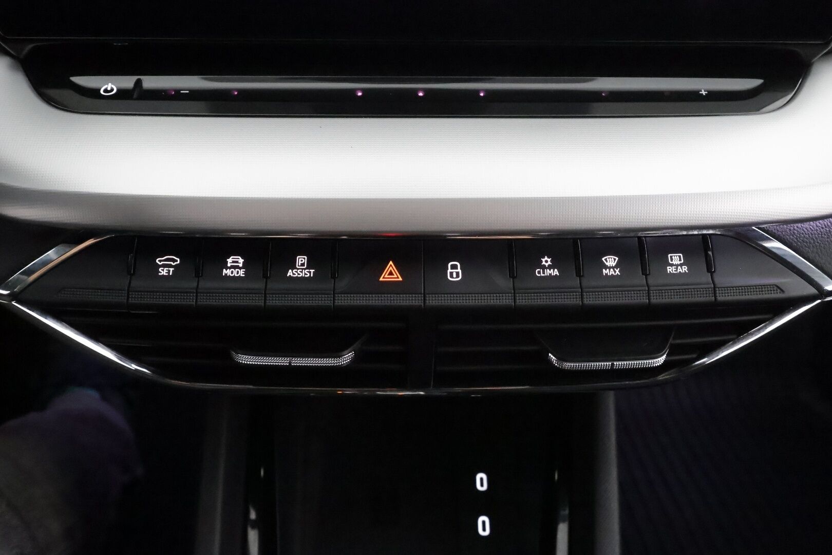 Skoda Octavia 2024 Combi 1.4 TSI PHEV Style iV DSG * ACC / Matrix-LED / P.kamera / Navi / Kaistavahti / Koukku / Keyless * - KATSO MIHIN POIKKEUSHINTAAN! / 1-om Suomi-auto / 2x Latauskaapelit / Kahdet renkaat / Alv / Soh 93,9% - HULLUT AVAJAISHULINAT KORKOTARJOUS 3,29 %