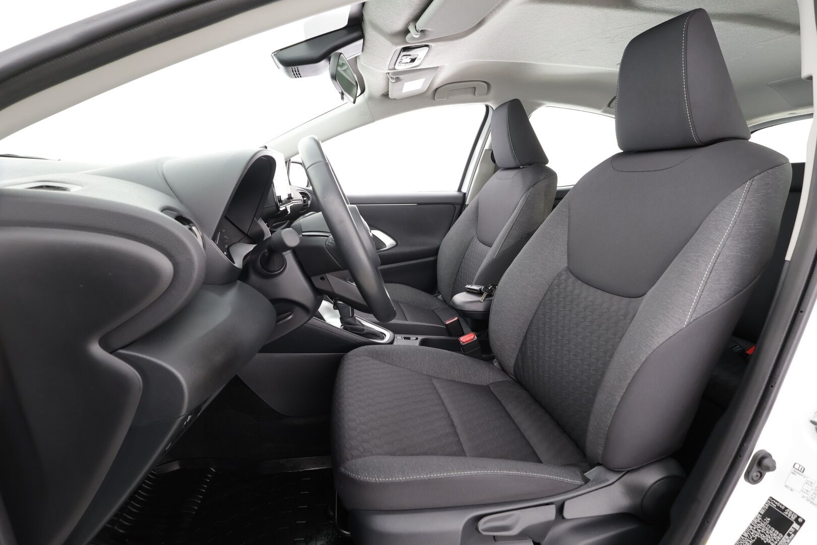 Toyota Yaris 2024 1,5 Hybrid Active * ACC / P.kamera / Kaistavahti / Apple&Android / 2xRenkaat * - 1.Om Suomi-auto / Merkkihuollettu