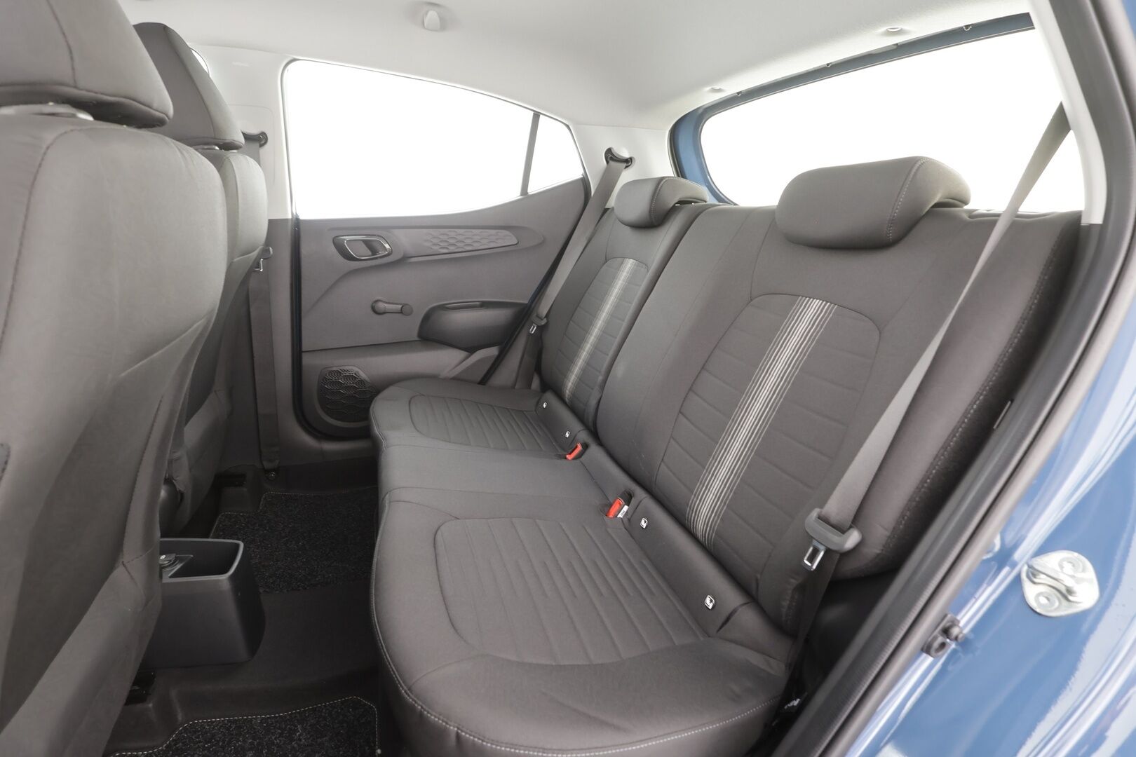 Hyundai i10 2025 1.0 MPi 63 hv 5MT Comfort MY25 - | Vakkari | P.Kamera | Navi | Digimittari | Ratinlämmitin | Apple&Android |  2x Renkaat | Suomi-auto | Merkkihuollot |
