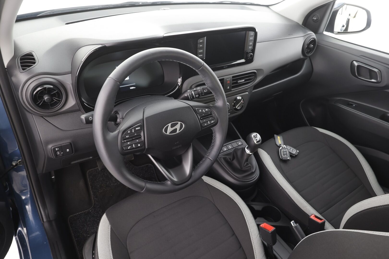 Hyundai i10 2025 1.0 MPi 63 hv 5MT Comfort MY25 - | Vakkari | P.Kamera | Navi | Digimittari | Ratinlämmitin | Apple&Android |  2x Renkaat | Suomi-auto | Merkkihuollot |