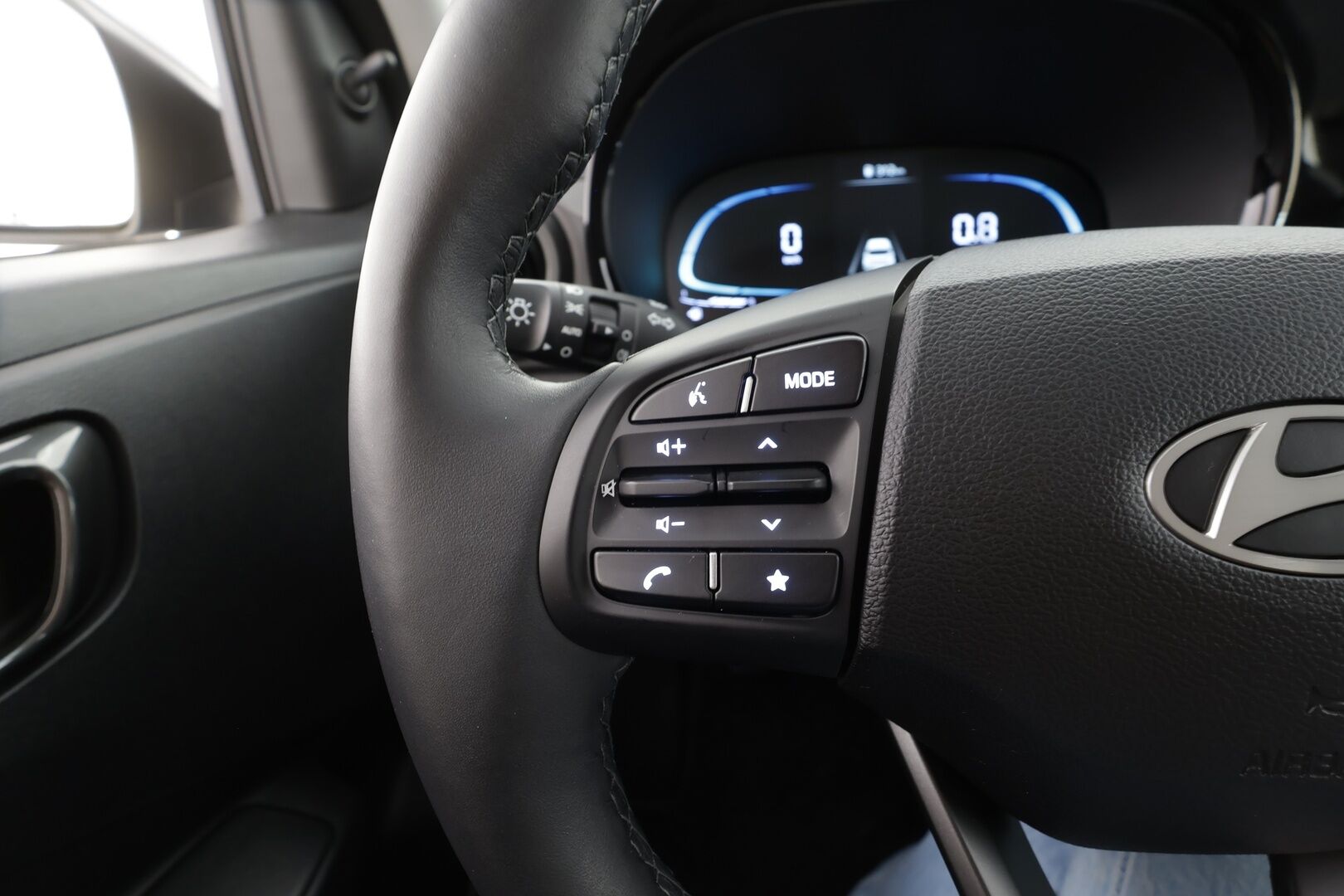 Hyundai i10 2025 1.0 MPi 63 hv 5MT Comfort MY25 - | Vakkari | P.Kamera | Navi | Digimittari | Ratinlämmitin | Apple&Android |  2x Renkaat | Suomi-auto | Merkkihuollot |