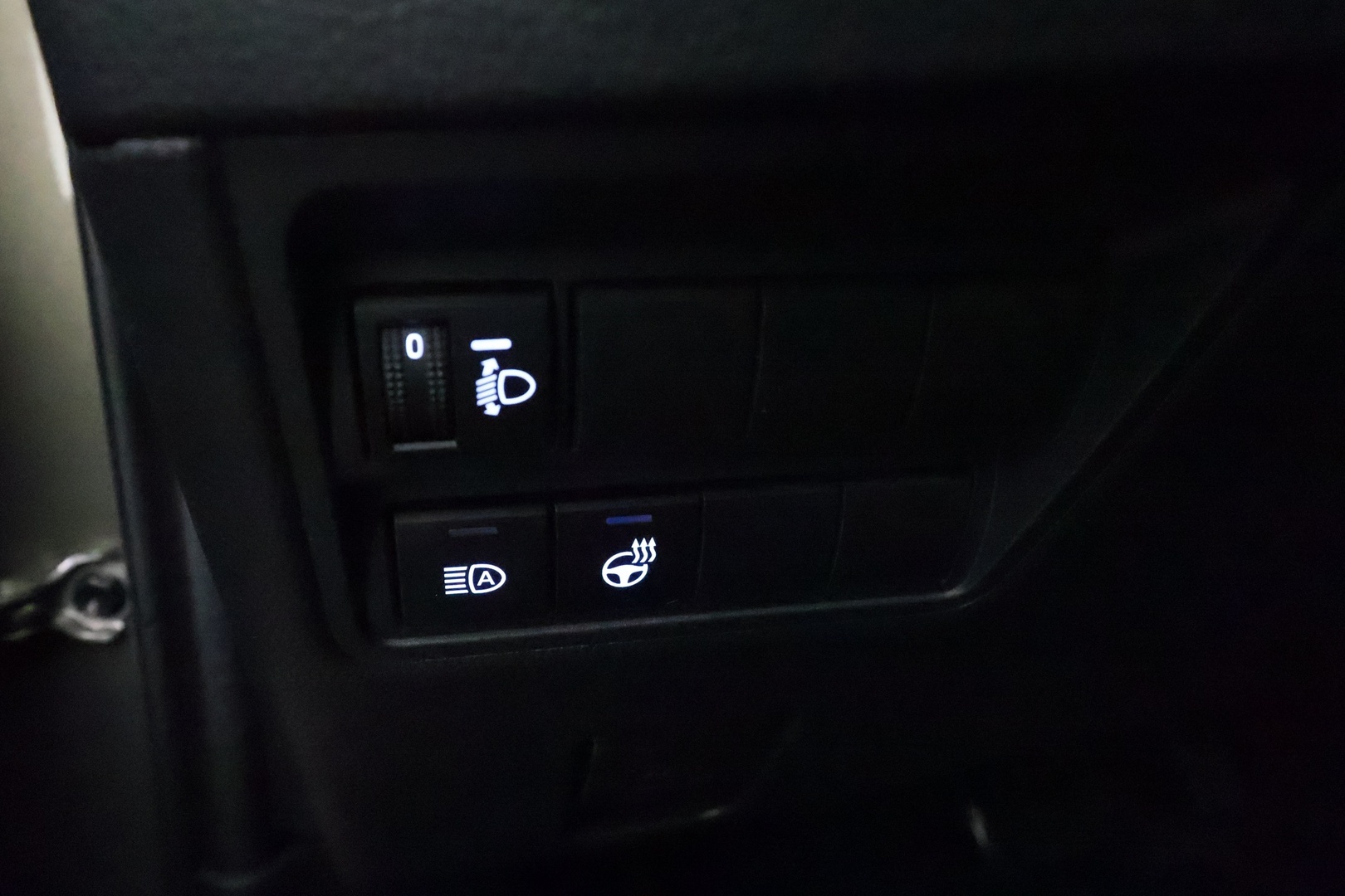 Toyota Yaris 2024 1,5 Hybrid Active Plus * ACC / P.kamera / LED / Navi / KeylessGo / Ratinlämmitin * - Suomi-auto / Kahdet renkaat aluvanteilla / Merkkihuollettu - HULLUT JOULUT KORKOTARJOUS 2,49% 