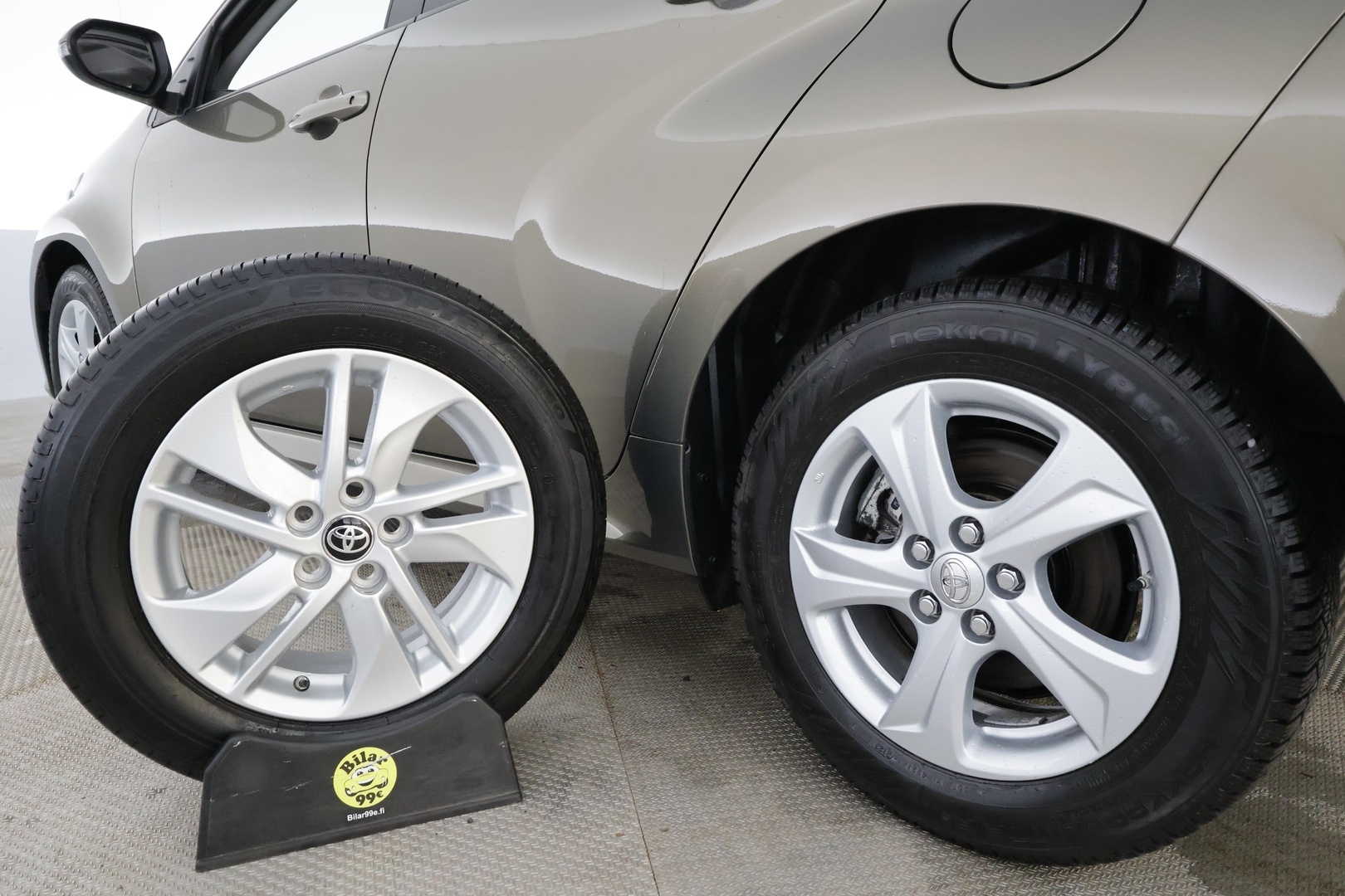 Toyota Yaris 2024 1,5 Hybrid Active Plus * ACC / P.kamera / LED / Navi / KeylessGo / Ratinlämmitin * - Suomi-auto / Kahdet renkaat aluvanteilla / Merkkihuollettu - HULLUT JOULUT KORKOTARJOUS 2,49% 