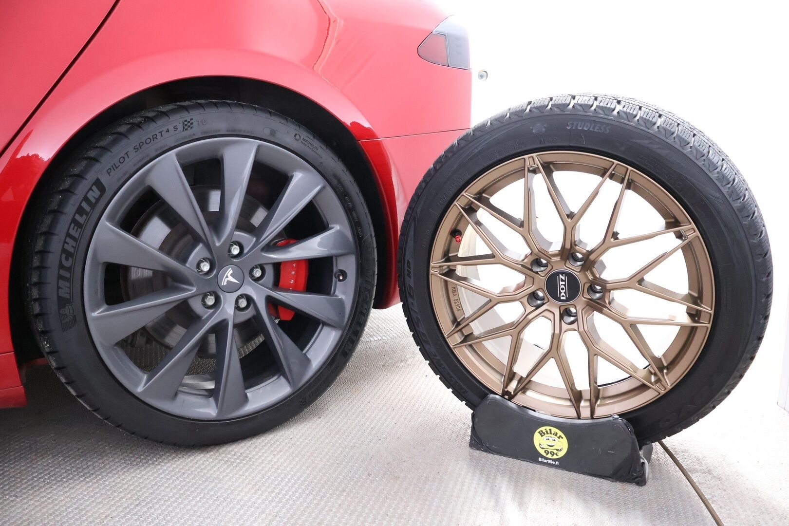 Tesla Model S 2020 Dual Motor Performance Ludicrous Raven - 3,99 % KORKOTARJOUS TÄHÄN AUTOON - FSD / CCS / Musta Nahkasisusta / Premium Audio / Ilma-alusta / Lasikatto / Carbon paketti / 2x renkaat vanteilla / Juuri saapunut!