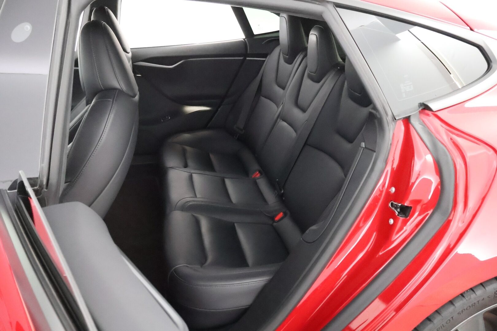 Tesla Model S 2020 Dual Motor Performance Ludicrous Raven - 3,99 % KORKOTARJOUS TÄHÄN AUTOON - FSD / CCS / Musta Nahkasisusta / Premium Audio / Ilma-alusta / Lasikatto / Carbon paketti / 2x renkaat vanteilla / Juuri saapunut!