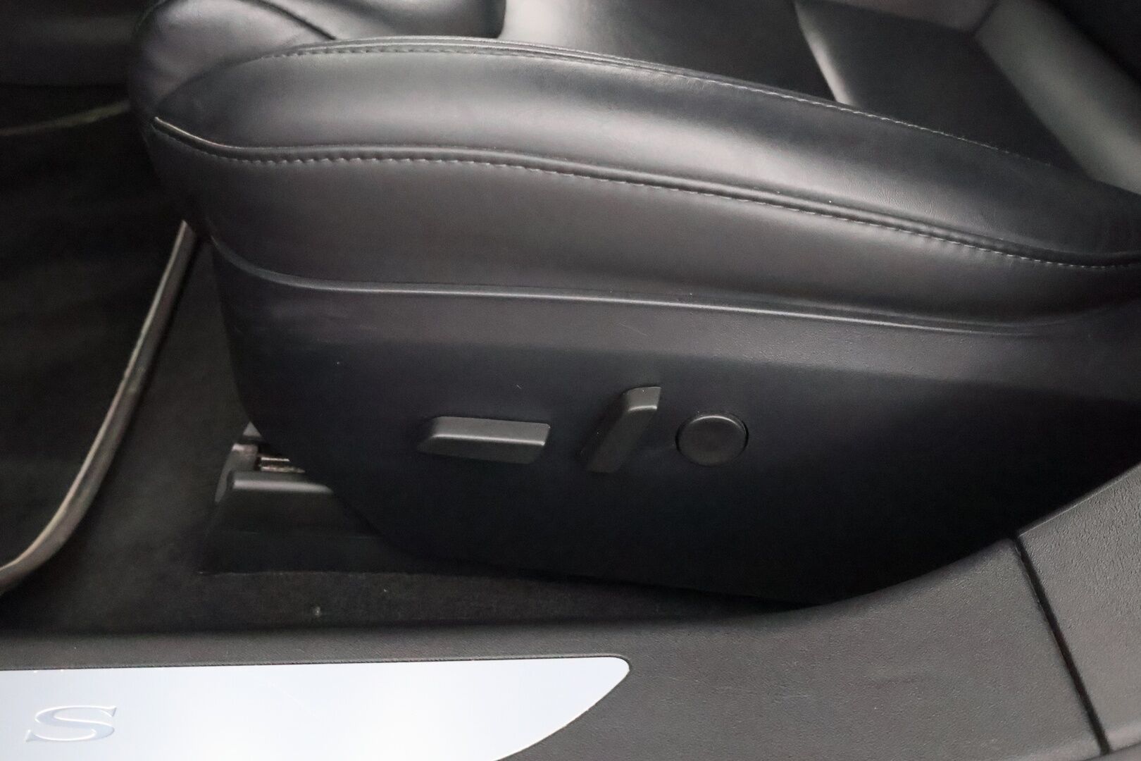 Tesla Model S 2020 Dual Motor Performance Ludicrous Raven - 3,99 % KORKOTARJOUS TÄHÄN AUTOON - FSD / CCS / Musta Nahkasisusta / Premium Audio / Ilma-alusta / Lasikatto / Carbon paketti / 2x renkaat vanteilla / Juuri saapunut!