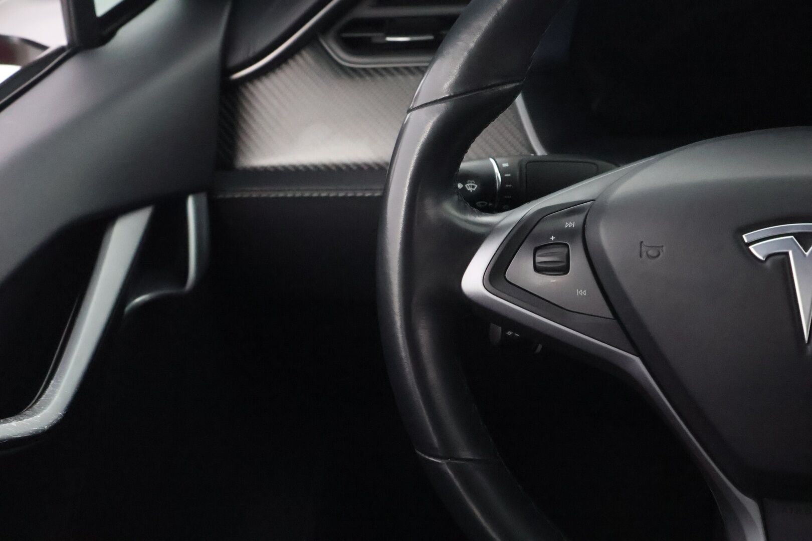 Tesla Model S 2020 Dual Motor Performance Ludicrous Raven - 3,99 % KORKOTARJOUS TÄHÄN AUTOON - FSD / CCS / Musta Nahkasisusta / Premium Audio / Ilma-alusta / Lasikatto / Carbon paketti / 2x renkaat vanteilla / Juuri saapunut!