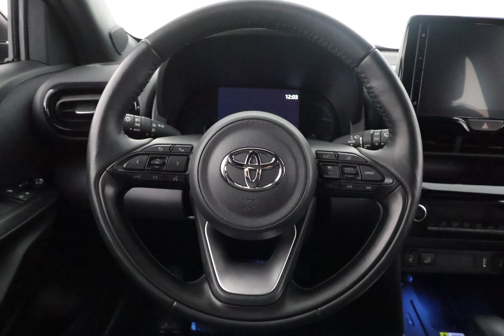 Toyota Yaris Cross 2024 1,5 Hybrid AWD-i Intense - | ACC | LED | P.Kamera | Sisätilanlämmitin | Katveavustin | Navi | Kaistavahti | Keyless | Suomi-auto | Kahdet renkaat | Merkkihuollot |