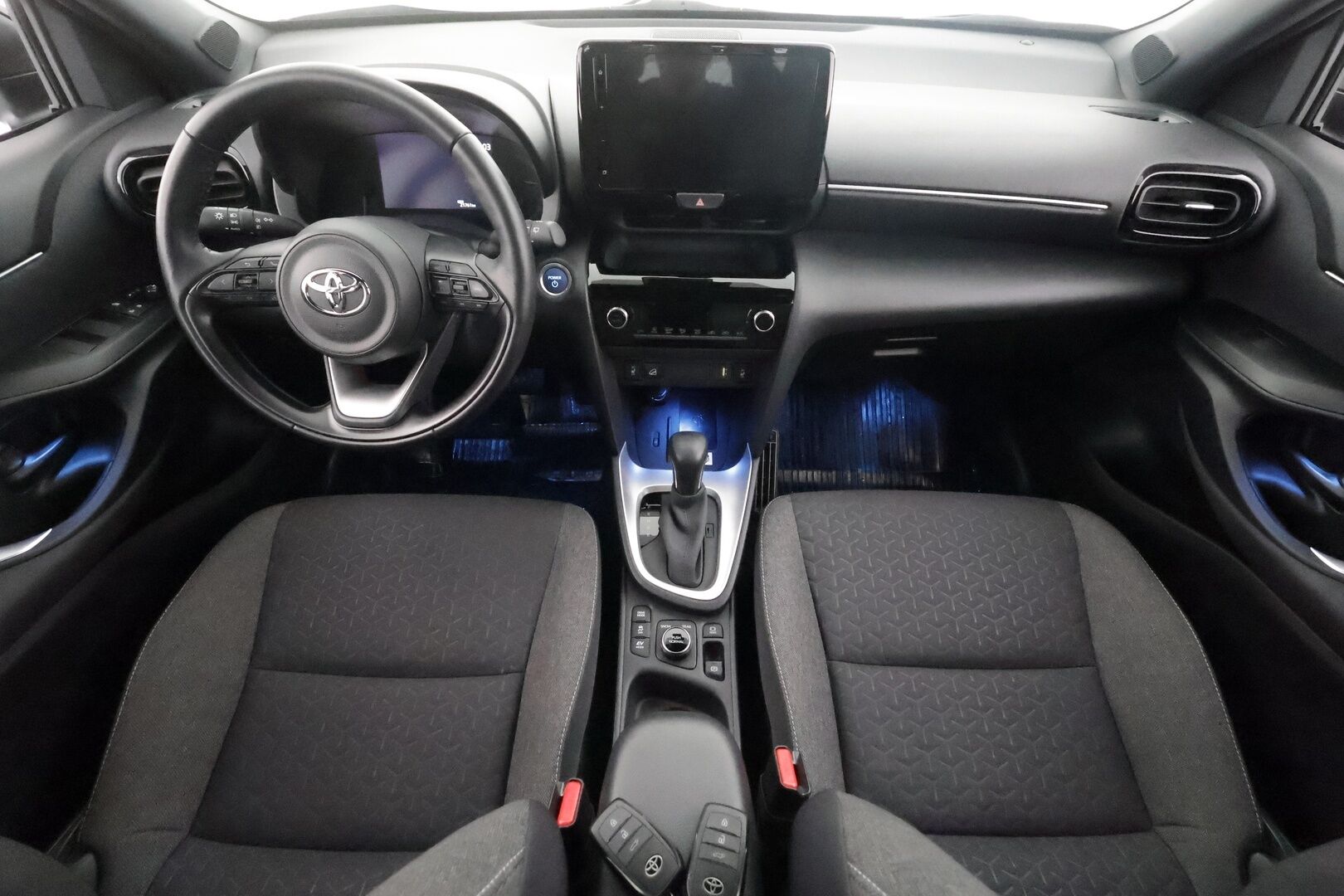 Toyota Yaris Cross 2024 1,5 Hybrid AWD-i Intense - | ACC | LED | P.Kamera | Sisätilanlämmitin | Katveavustin | Navi | Kaistavahti | Keyless | Suomi-auto | Kahdet renkaat | Merkkihuollot |