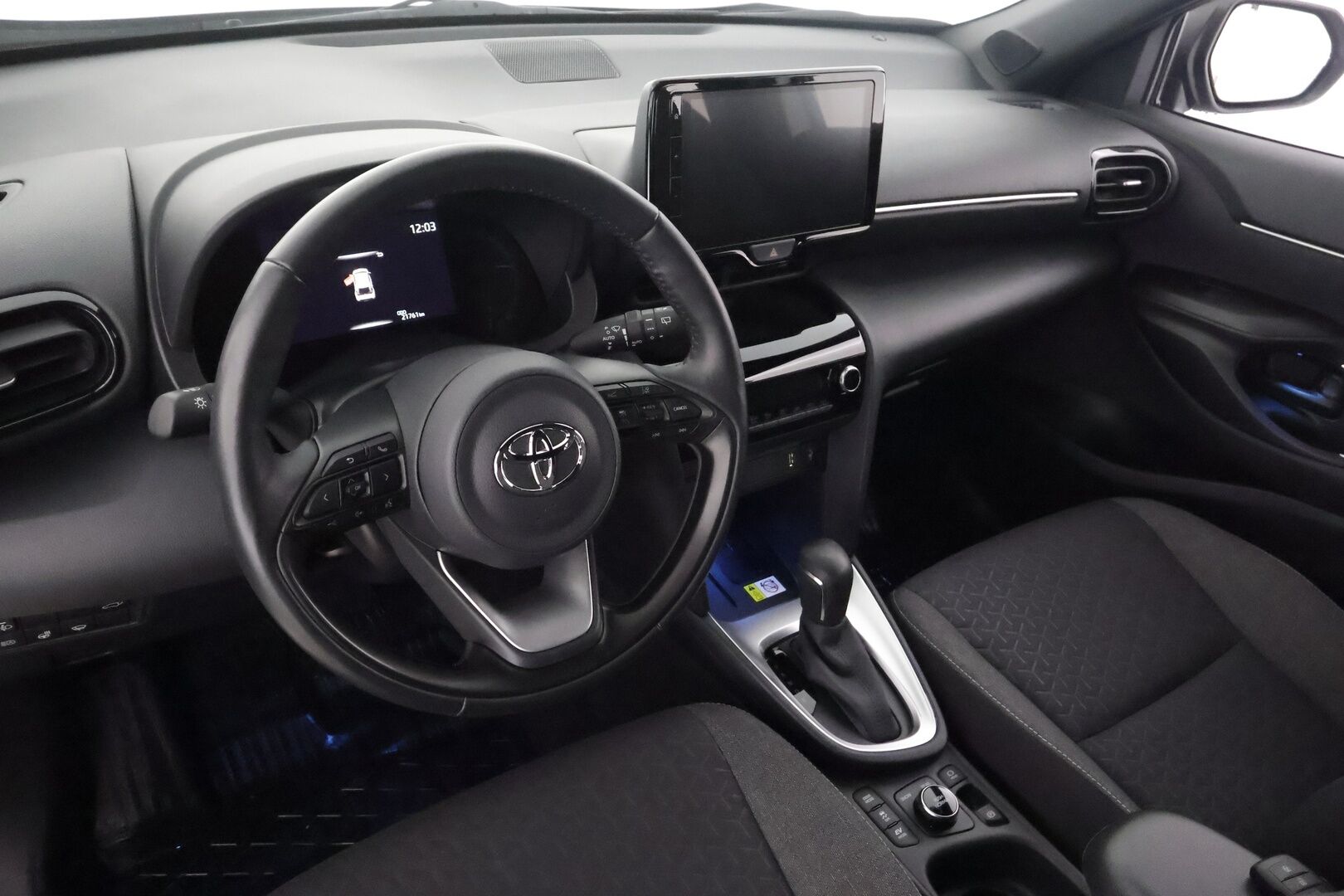 Toyota Yaris Cross 2024 1,5 Hybrid AWD-i Intense - | ACC | LED | P.Kamera | Sisätilanlämmitin | Katveavustin | Navi | Kaistavahti | Keyless | Suomi-auto | Kahdet renkaat | Merkkihuollot |