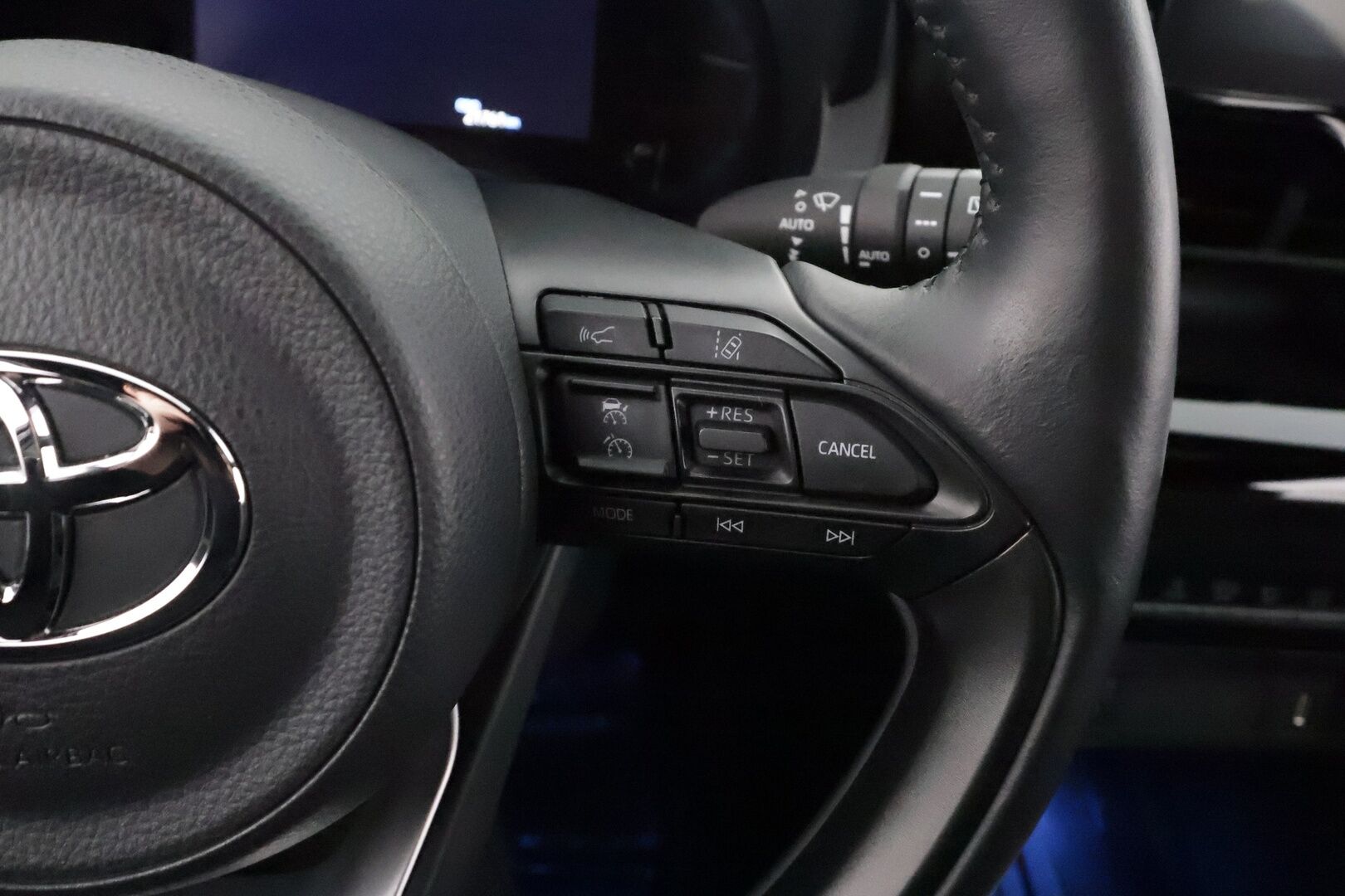 Toyota Yaris Cross 2024 1,5 Hybrid AWD-i Intense - | ACC | LED | P.Kamera | Sisätilanlämmitin | Katveavustin | Navi | Kaistavahti | Keyless | Suomi-auto | Kahdet renkaat | Merkkihuollot |