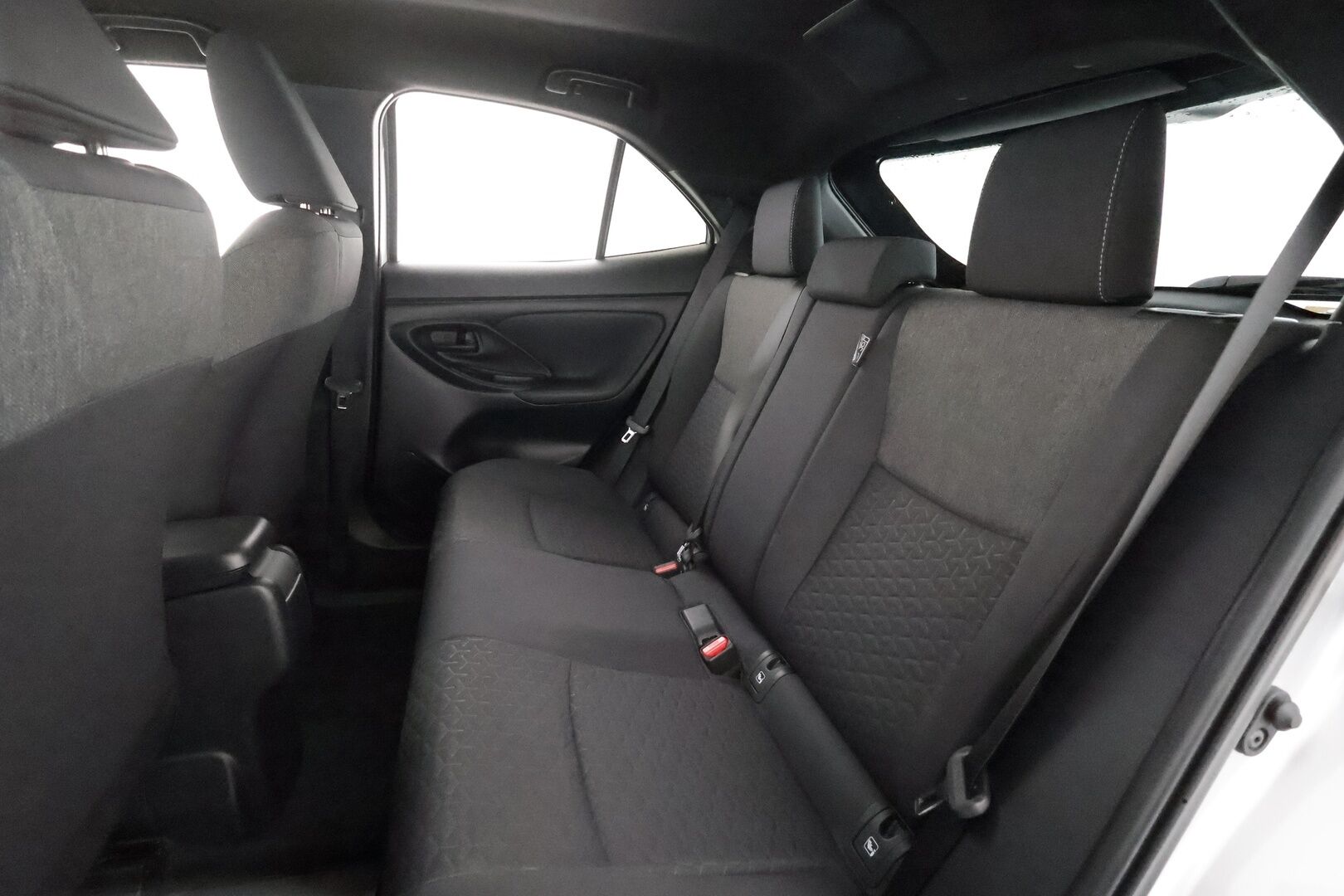 Toyota Yaris Cross 2024 1,5 Hybrid AWD-i Intense - | ACC | LED | P.Kamera | Sisätilanlämmitin | Katveavustin | Navi | Kaistavahti | Keyless | Suomi-auto | Kahdet renkaat | Merkkihuollot |