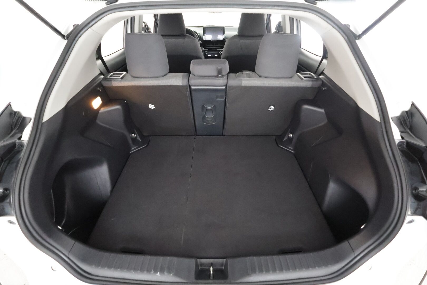Toyota Yaris Cross 2024 1,5 Hybrid Active Business - | ACC | P.kamera | LED | Keyless | LTA | PCS | RSA | Apple & Android | Navi | Lämm. ratti | 1-om suomiauto | Merkkihuollot | ALV | 