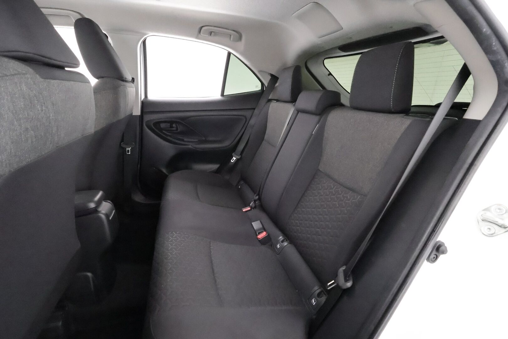 Toyota Yaris Cross 2024 1,5 Hybrid Active Business - | ACC | P.kamera | LED | Keyless | LTA | PCS | RSA | Apple & Android | Navi | Lämm. ratti | 1-om suomiauto | Merkkihuollot | ALV | 