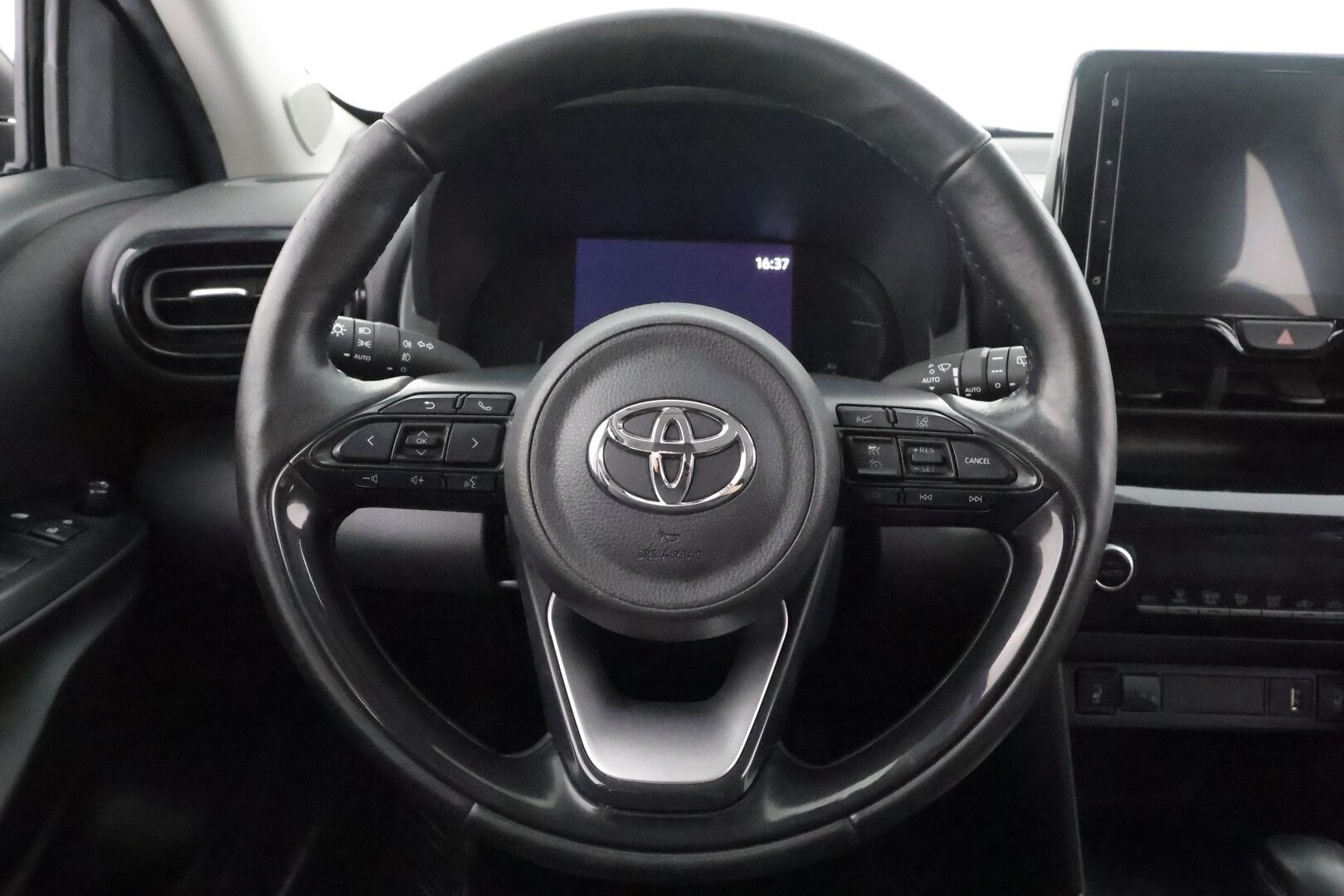 Toyota Yaris Cross 2024 1,5 Hybrid Active Business - | ACC | P.kamera | LED | Keyless | LTA | PCS | RSA | Apple & Android | Navi | Lämm. ratti | 1-om suomiauto | Merkkihuollot | ALV | 