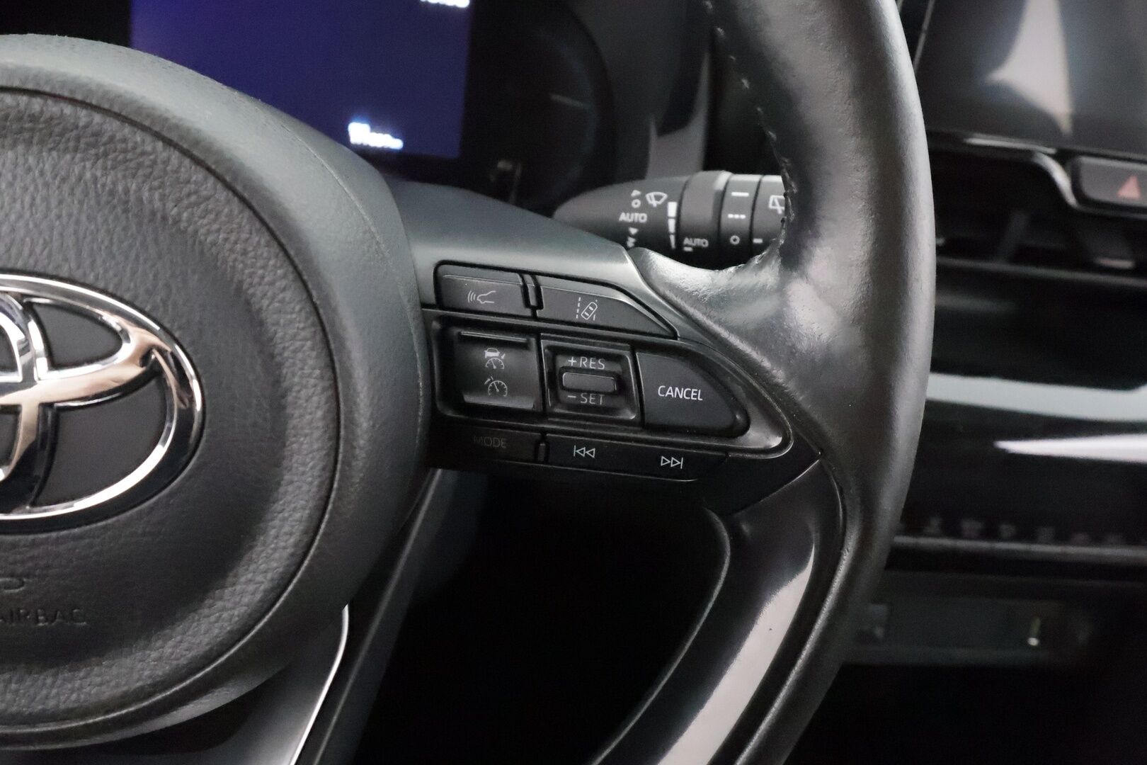 Toyota Yaris Cross 2024 1,5 Hybrid Active Business - | ACC | P.kamera | LED | Keyless | LTA | PCS | RSA | Apple & Android | Navi | Lämm. ratti | 1-om suomiauto | Merkkihuollot | ALV | 