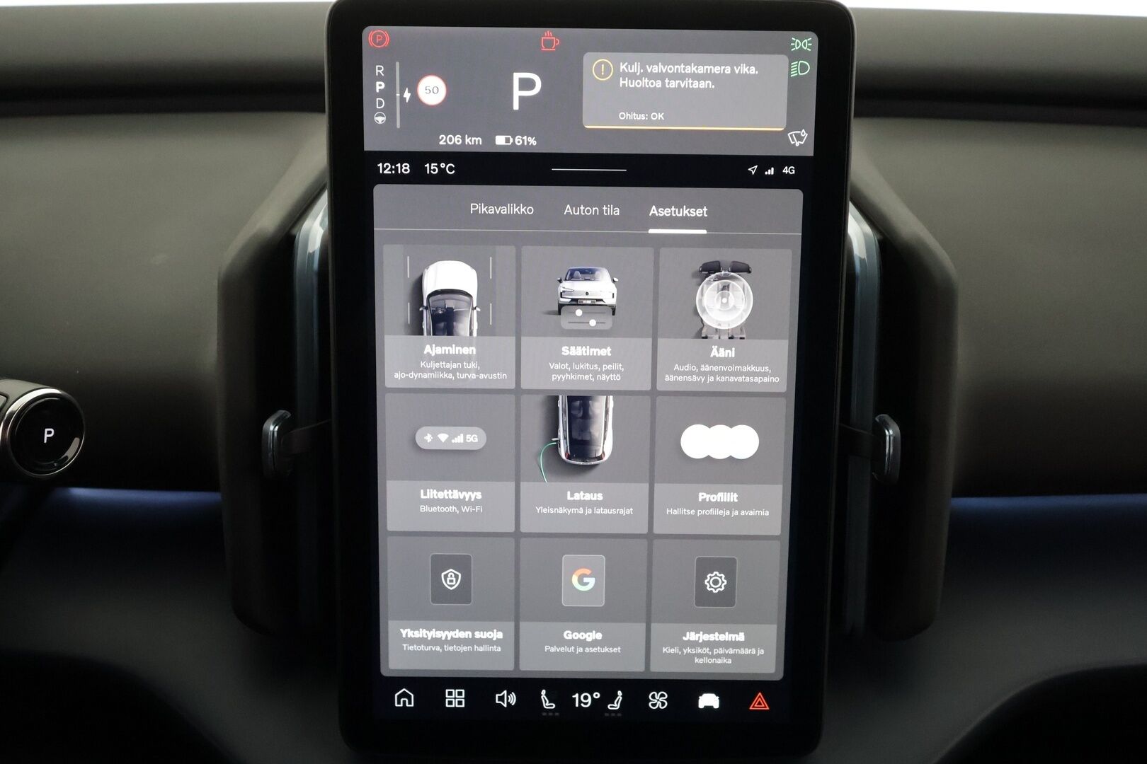 Volvo EX30 2024 Twin Performance Plus - | ACC | ILP | Koukku | Harman/Kardon | P.kamera | BLIS | Pilot Assist | Keyless | Ambient light | Sähk. takaluukku | Lämm. ratti | 2x alut | 