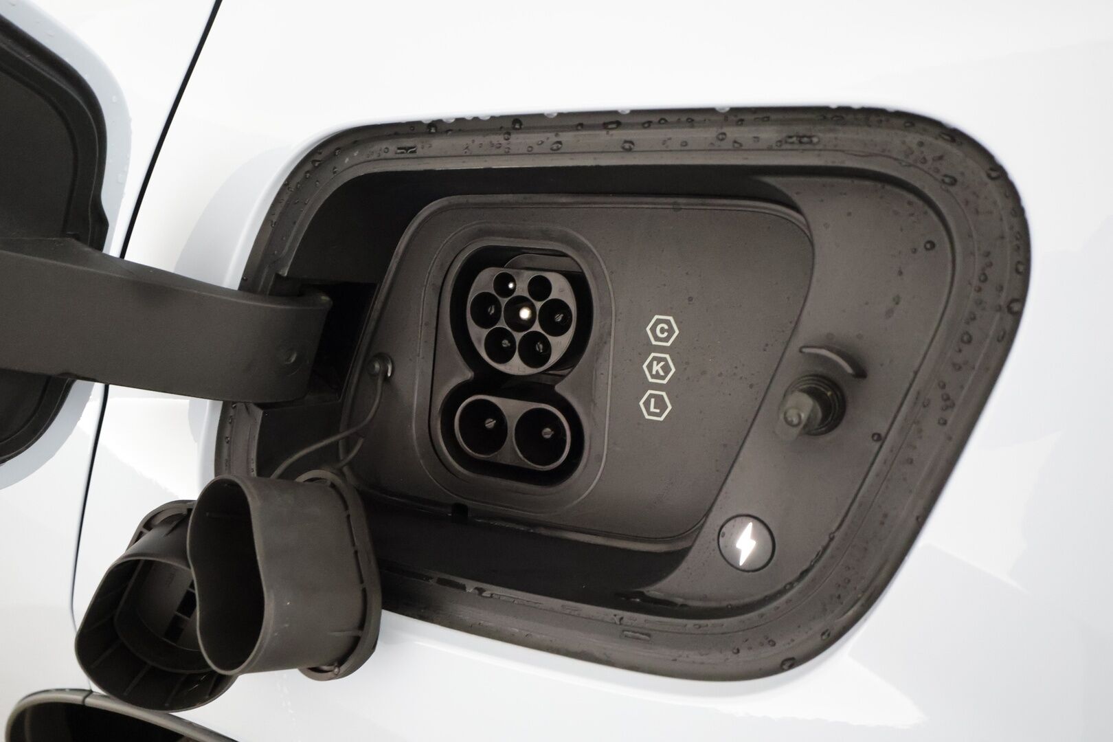 Volvo EX30 2024 Twin Performance Plus - | ACC | ILP | Koukku | Harman/Kardon | P.kamera | BLIS | Pilot Assist | Keyless | Ambient light | Sähk. takaluukku | Lämm. ratti | 2x alut | 