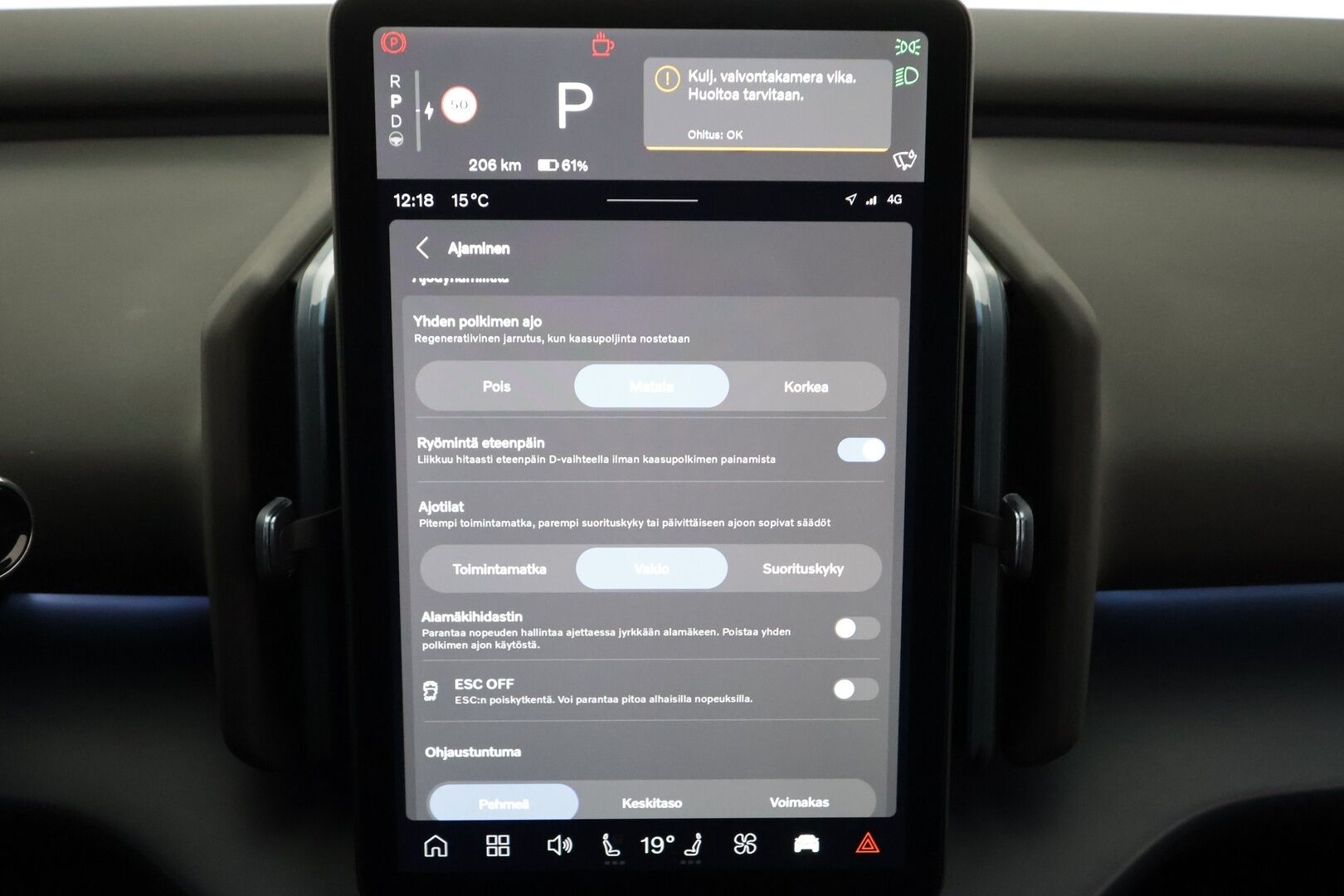 Volvo EX30 2024 Twin Performance Plus - | ACC | ILP | Koukku | Harman/Kardon | P.kamera | BLIS | Pilot Assist | Keyless | Ambient light | Sähk. takaluukku | Lämm. ratti | 2x alut | 