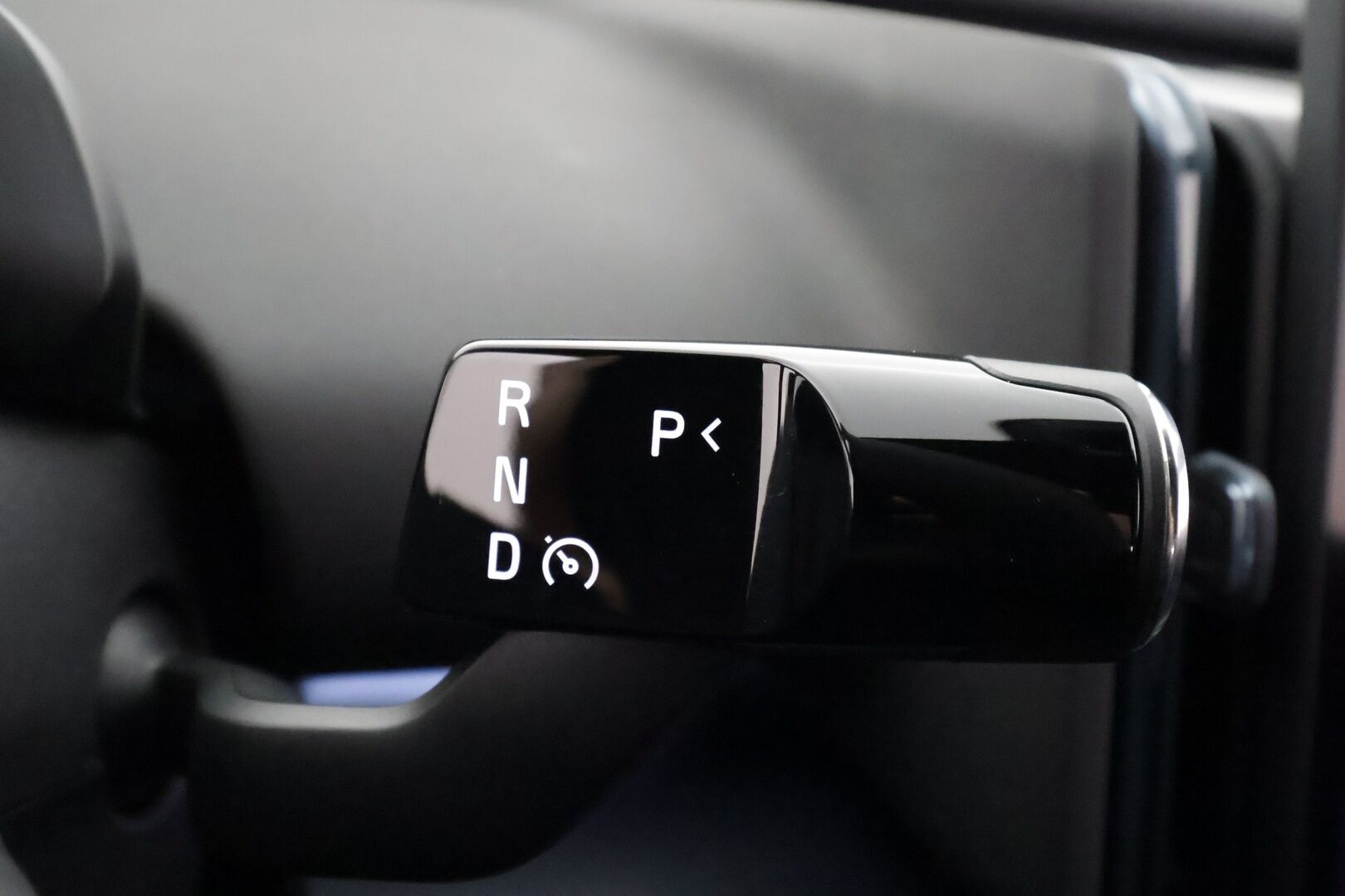 Volvo EX30 2024 Twin Performance Plus - | ACC | ILP | Koukku | Harman/Kardon | P.kamera | BLIS | Pilot Assist | Keyless | Ambient light | Sähk. takaluukku | Lämm. ratti | 2x alut | 