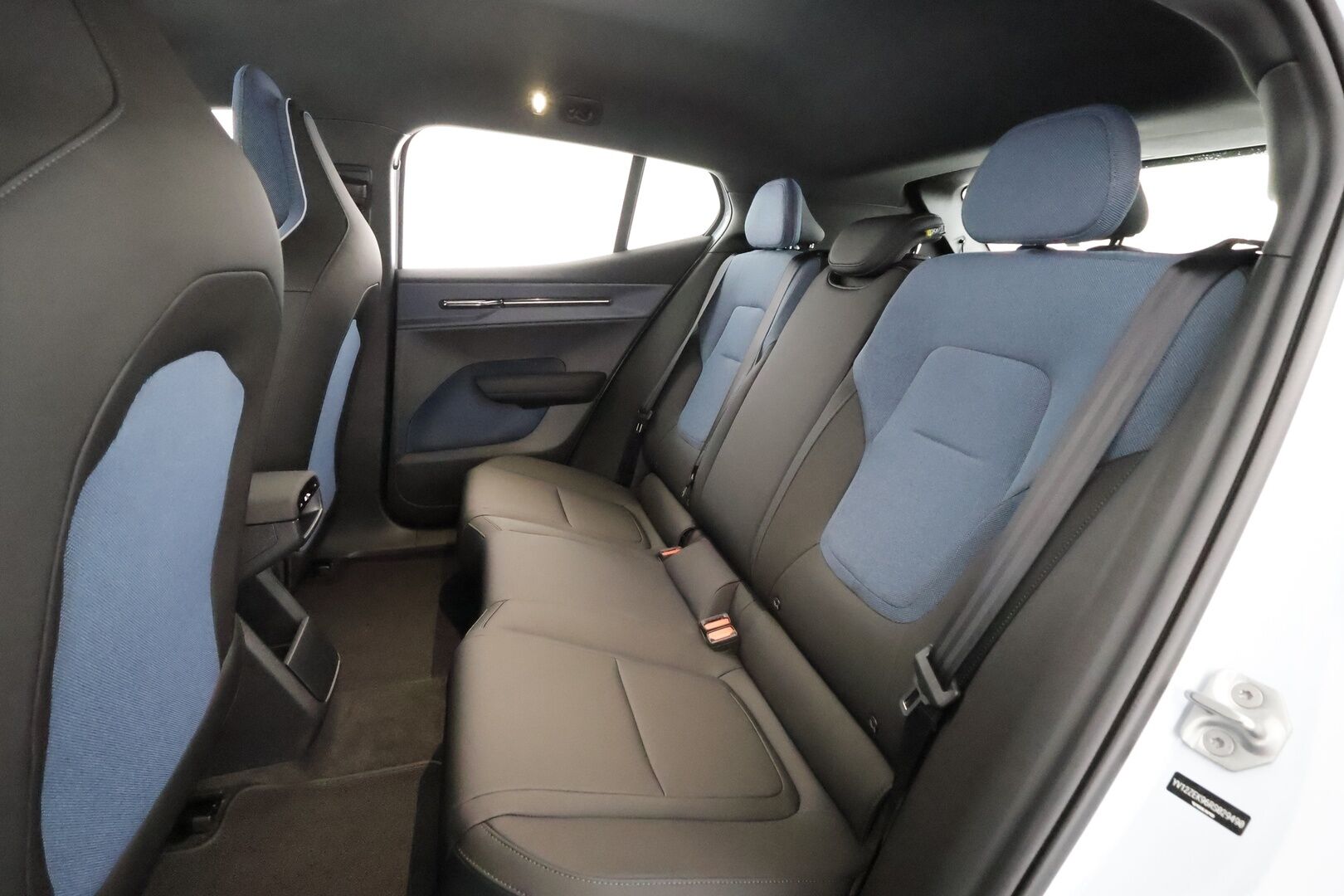Volvo EX30 2024 Twin Performance Plus - | ACC | ILP | Koukku | Harman/Kardon | P.kamera | BLIS | Pilot Assist | Keyless | Ambient light | Sähk. takaluukku | Lämm. ratti | 2x alut | 