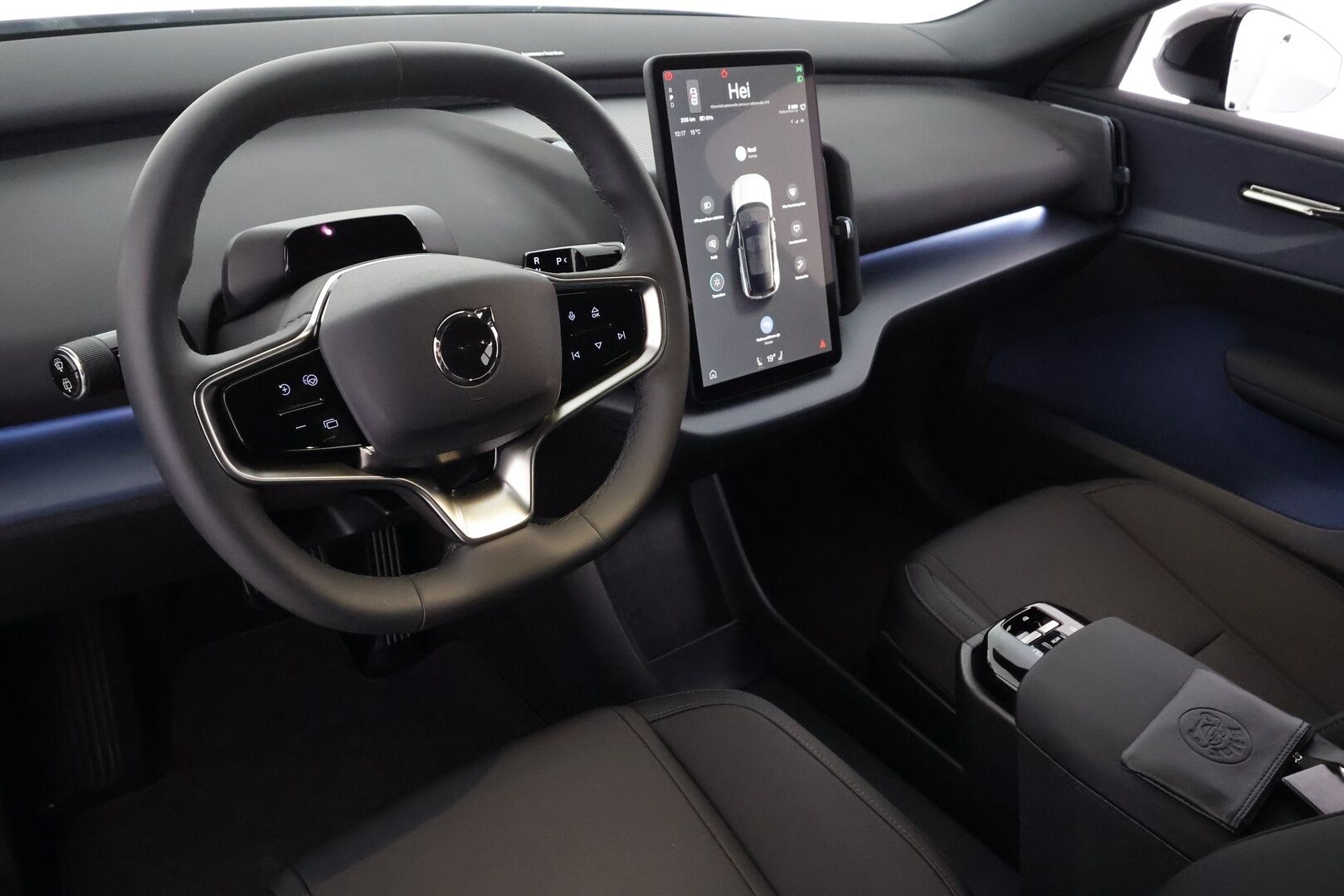 Volvo EX30 2024 Twin Performance Plus - | ACC | ILP | Koukku | Harman/Kardon | P.kamera | BLIS | Pilot Assist | Keyless | Ambient light | Sähk. takaluukku | Lämm. ratti | 2x alut | 