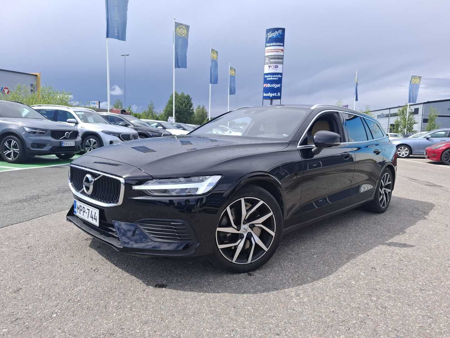 Volvo V60 2020 T6 TwE AWD Momentum aut - VOC | Merkkihuollettu | P-kamera | ACC | Koukku | Led-ajovalot | Ruskeat Sporttinahat | Jakohihna vaihdettu!