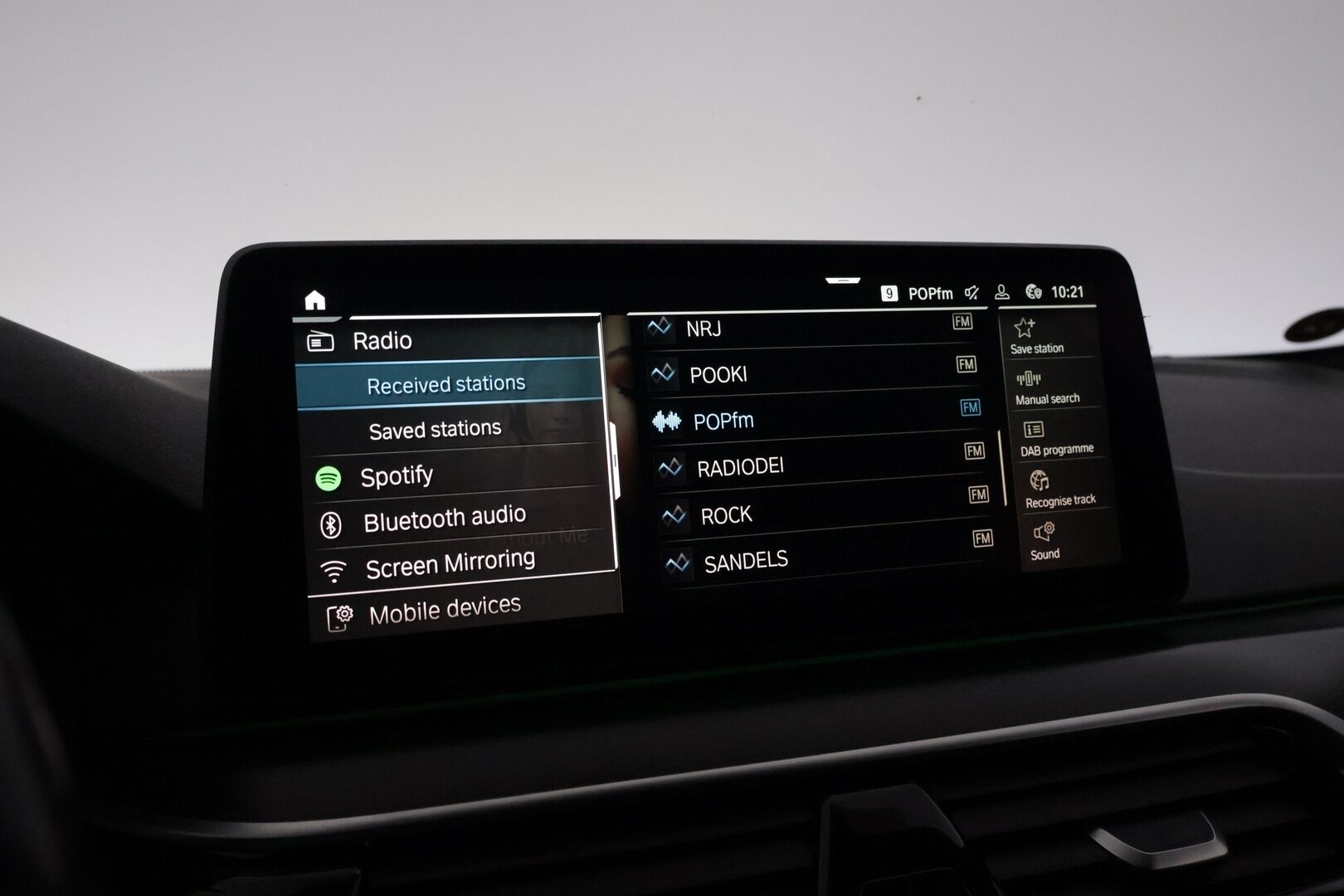 BMW 530 2021 G31 Touring 530e xDrive A Charged Edition M Sport LCI - ACC / Comfort Penkit / HiFi / P.Kamera / Prof.Navi / Koukku