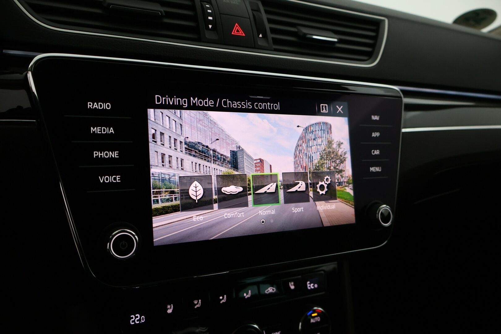 SKODA SUPERB 2021 Combi 1.4 TSI PHEV L&K iV DSG Aut. *Muistinahat / Ilmastoidut Istuimet / Matrix LED / Vakkari / Canton / Keyless / Sähköluukku / Koukku* - *Juuri Huollettu / Jakopää tehty / Kahdet Renkaat ja Vanteet*