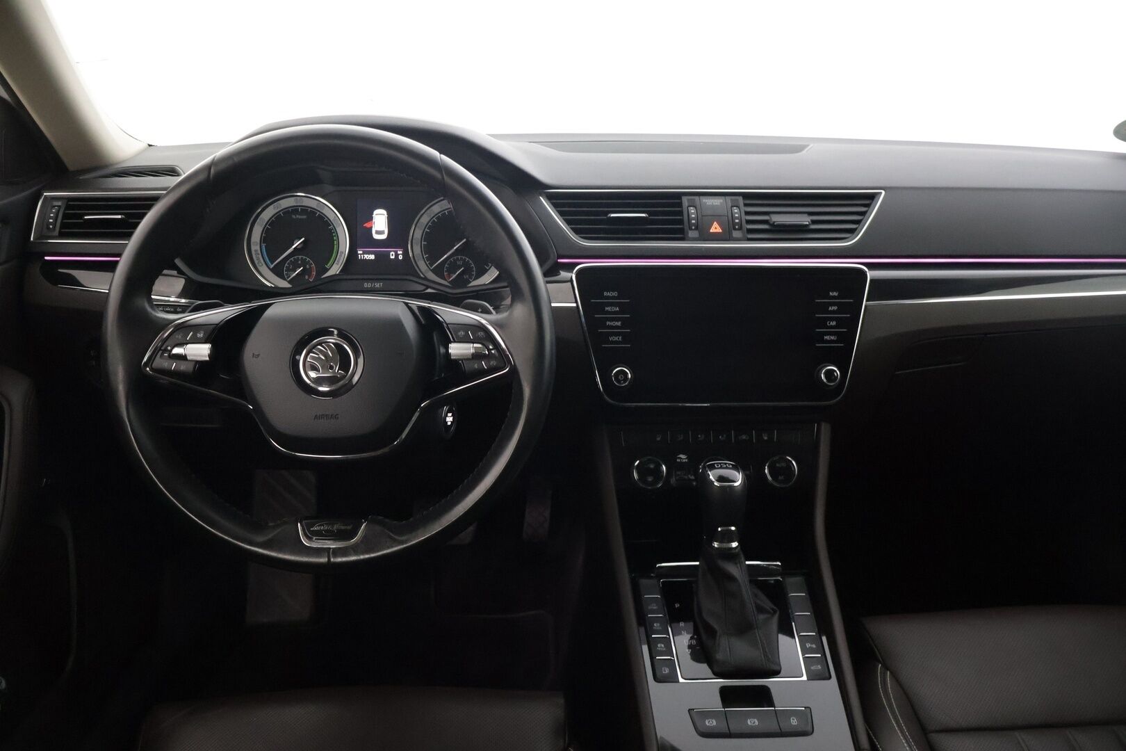 SKODA SUPERB 2021 Combi 1,4 TSI PHEV L&K iV DSG Autom. - | Muistinahat | Ilmastoidut istuimet | Matrix LED | Vakkari | Canton | Keyless | Sähköluukku | Koukku | Juuri Huollettu | Jakopää tehty | Kahdet Renkaat ja Vanteet | SOH 96 % |