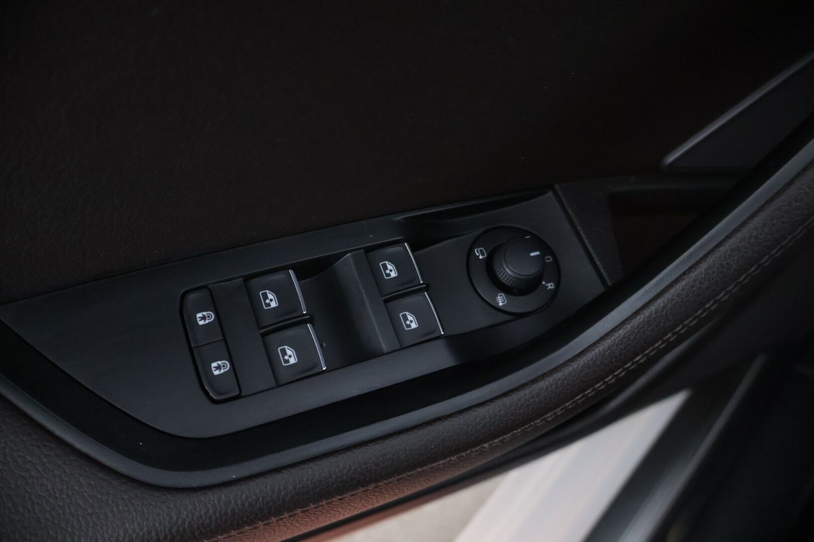 SKODA SUPERB 2021 Combi 1,4 TSI PHEV L&K iV DSG Autom. - | Muistinahat | Ilmastoidut istuimet | Matrix LED | Vakkari | Canton | Keyless | Sähköluukku | Koukku | Juuri Huollettu | Jakopää tehty | Kahdet Renkaat ja Vanteet | SOH 96 % |
