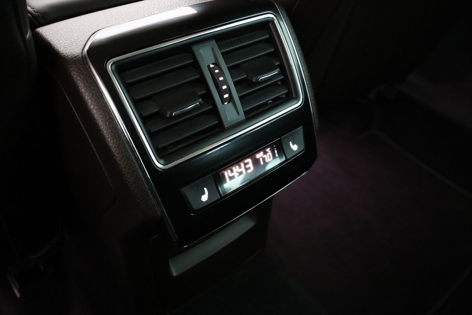 SKODA SUPERB 2021 Combi 1.4 TSI PHEV L&K iV DSG Aut. *Muistinahat / Ilmastoidut Istuimet / Matrix LED / Vakkari / Canton / Keyless / Sähköluukku / Koukku* - *Juuri Huollettu / Jakopää tehty / Kahdet Renkaat ja Vanteet*